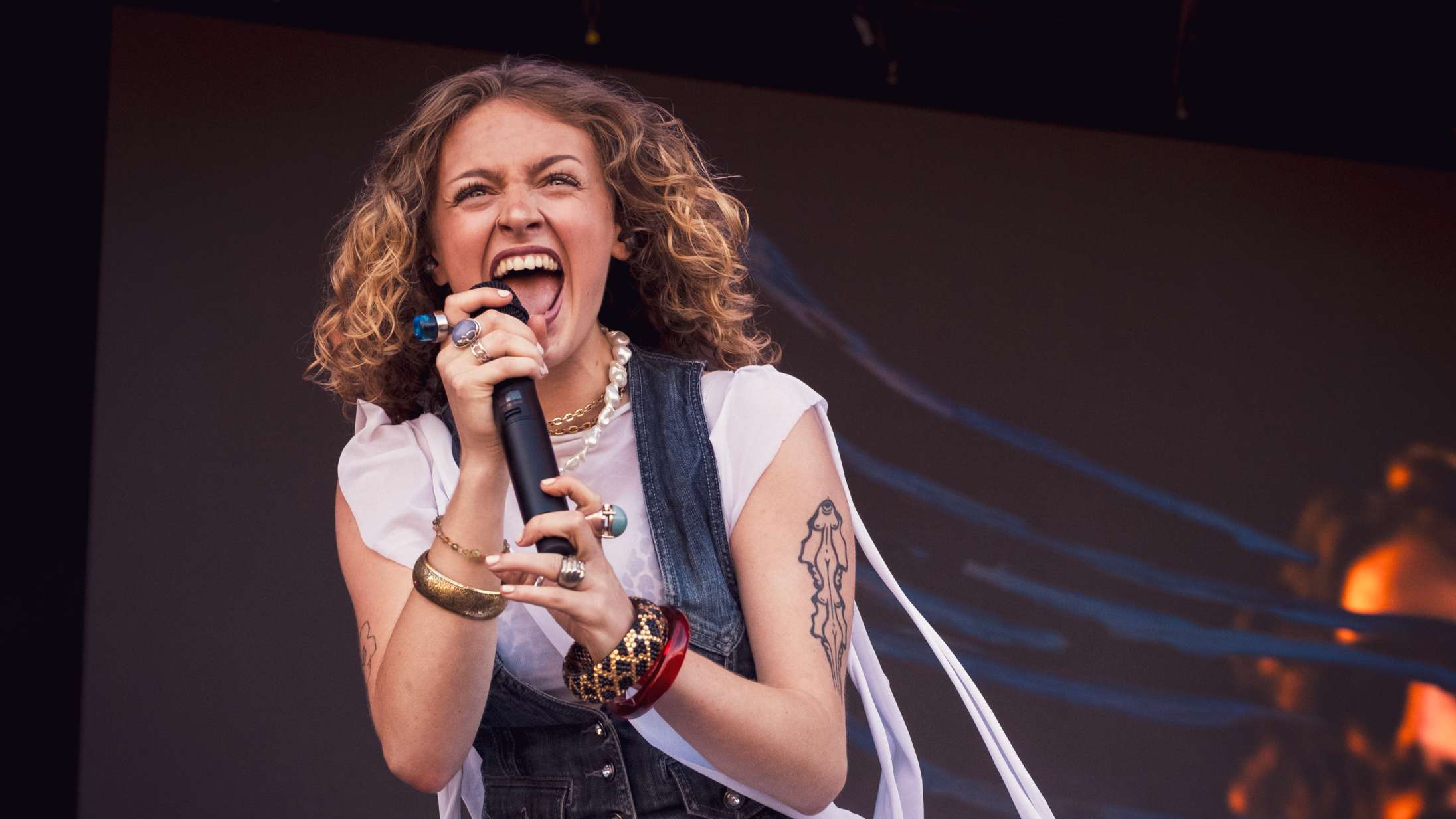 To stjerner dukkede ikke op til Sira Jovinas propfyldte Roskilde Festival-koncert – det var den rigtige beslutning