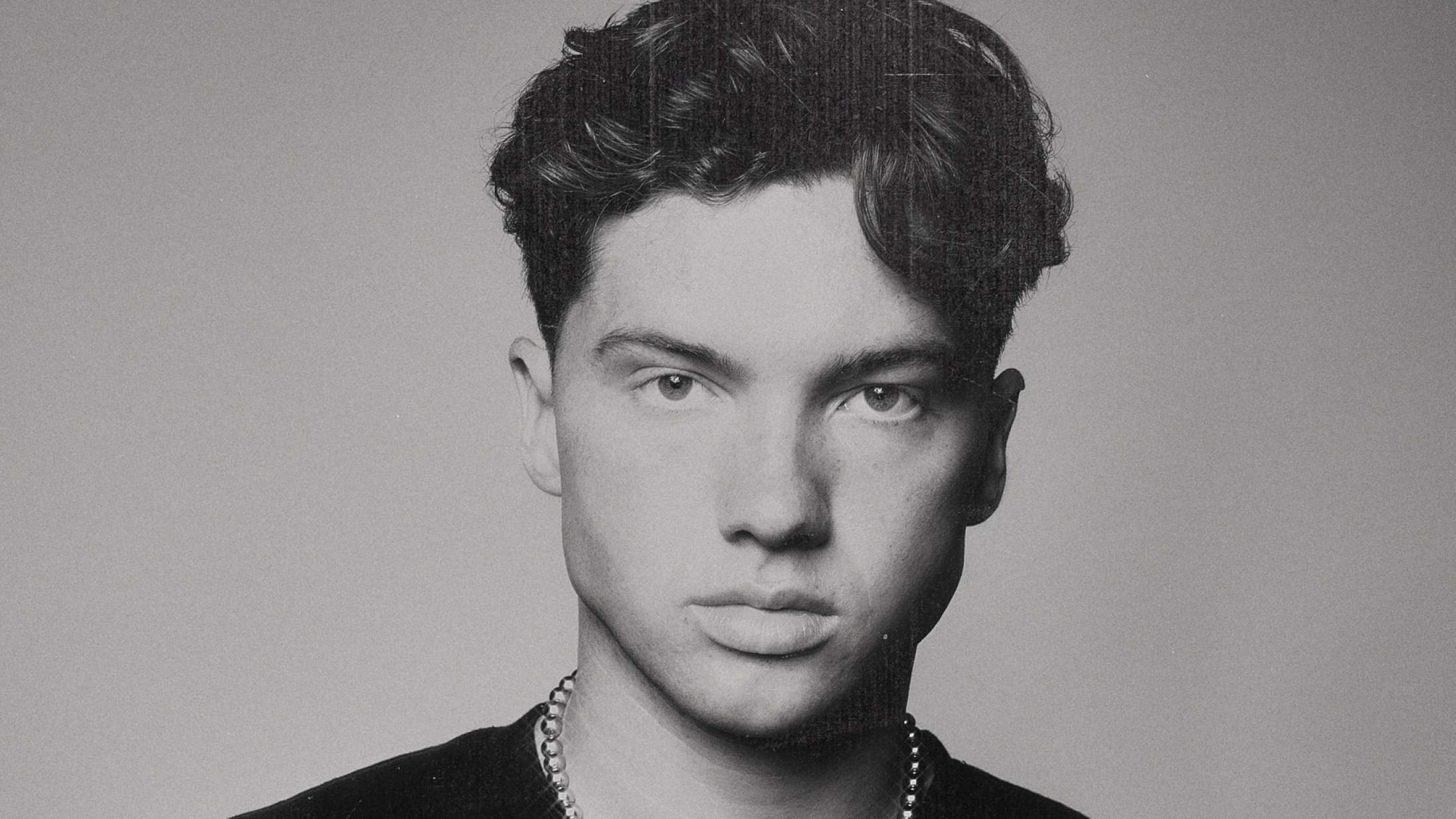 Ozzy rapper om tunge følelser på ‘Hyben’. Men han lader os ikke mærke dem