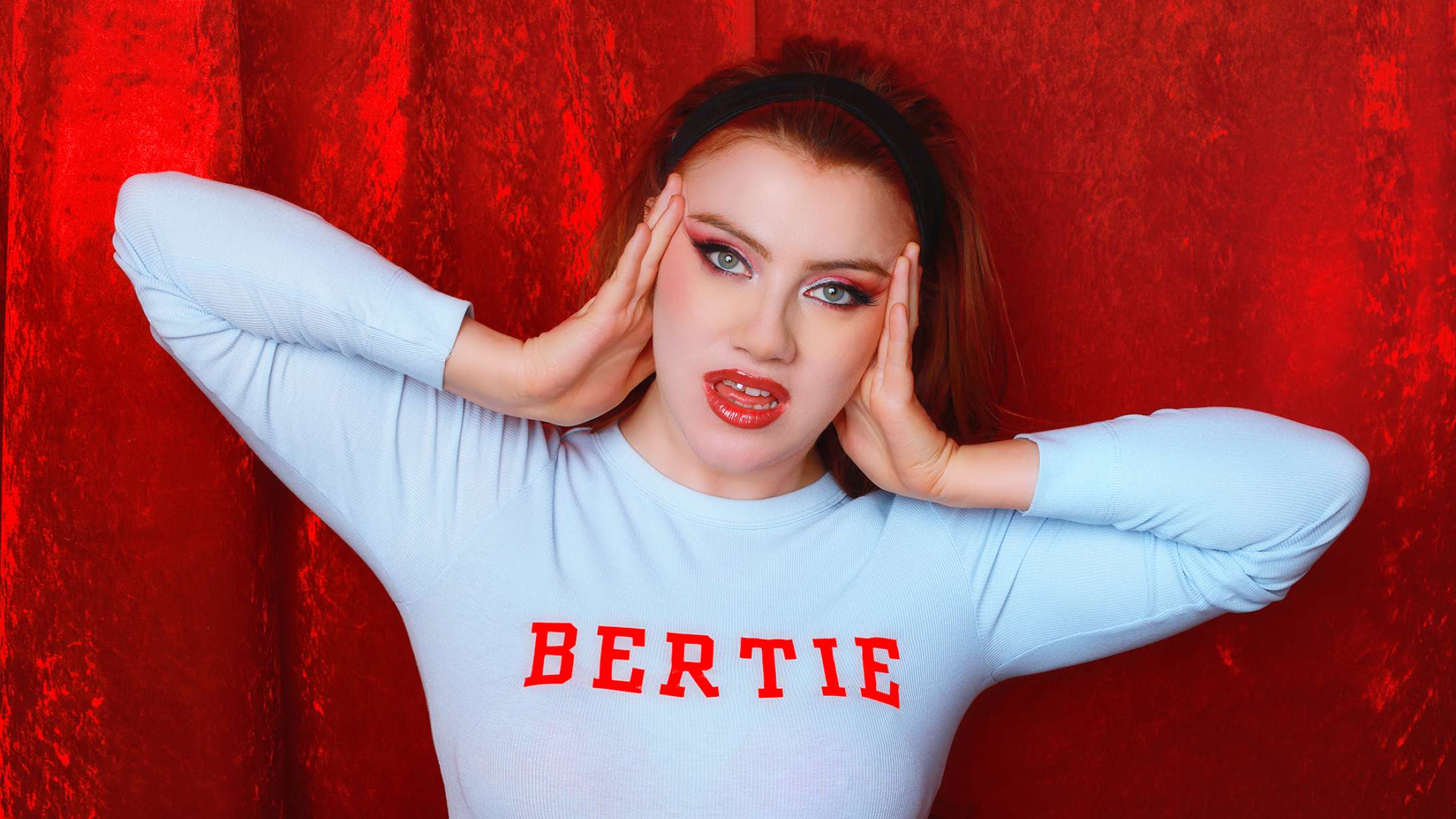 Danmarksaktuel countrypop-sanger udskyder turné grundet tandpine: »Jeg er i så meget smerte lige nu«