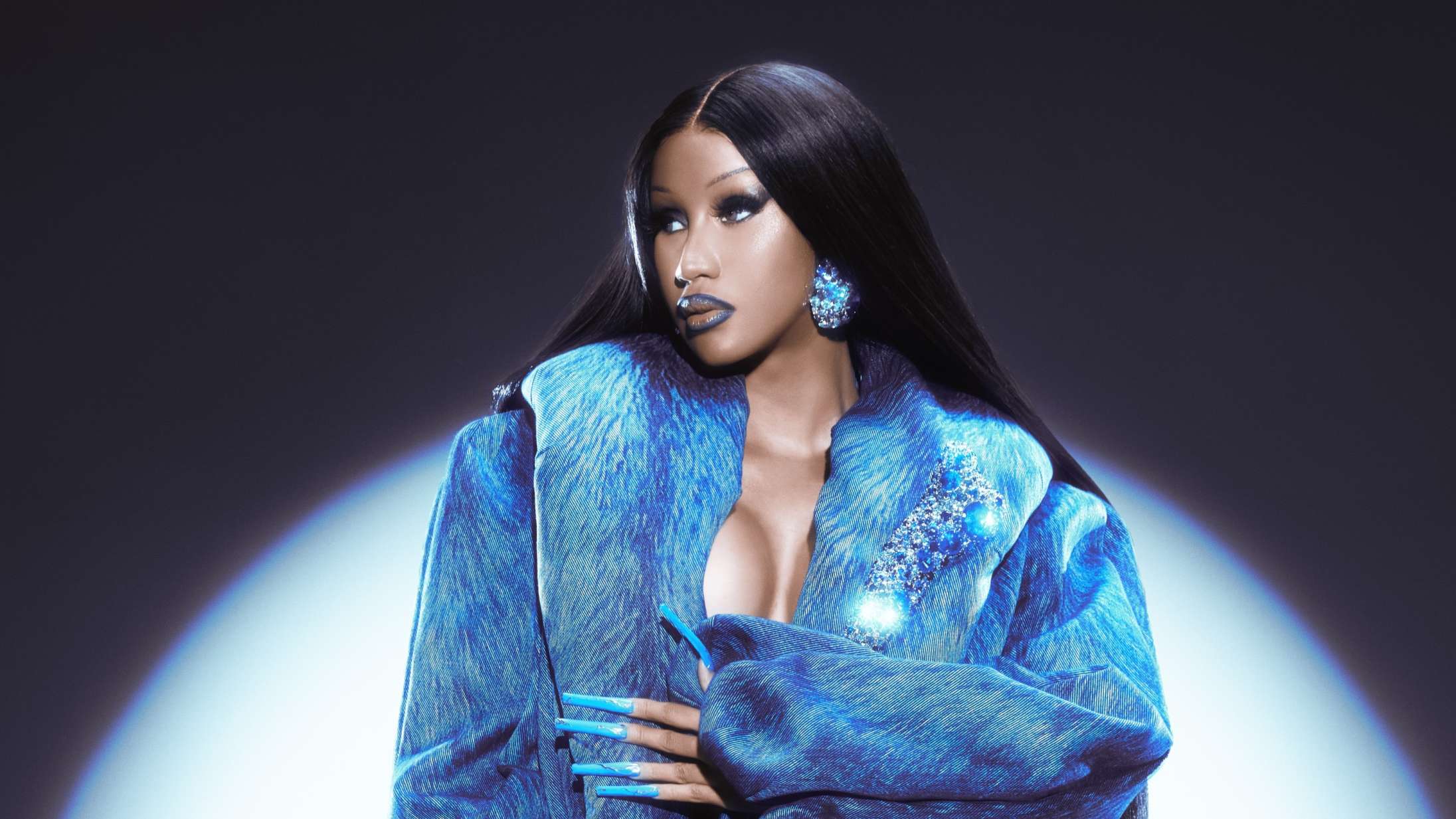 Cardi B snakker om fiskefrikadeller og viser ny, jazzet side af sig selv i Tiny Desk-koncert