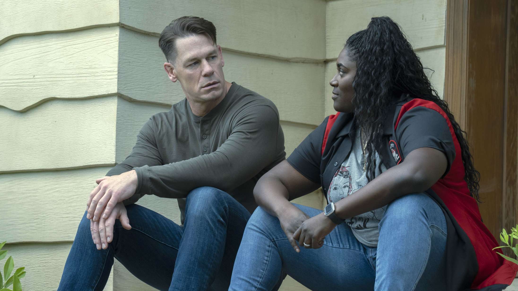 ’Peacemaker’ sæson 2: En bevægende historie løfter D.C.’s anarkistiske hitserie til nye højder