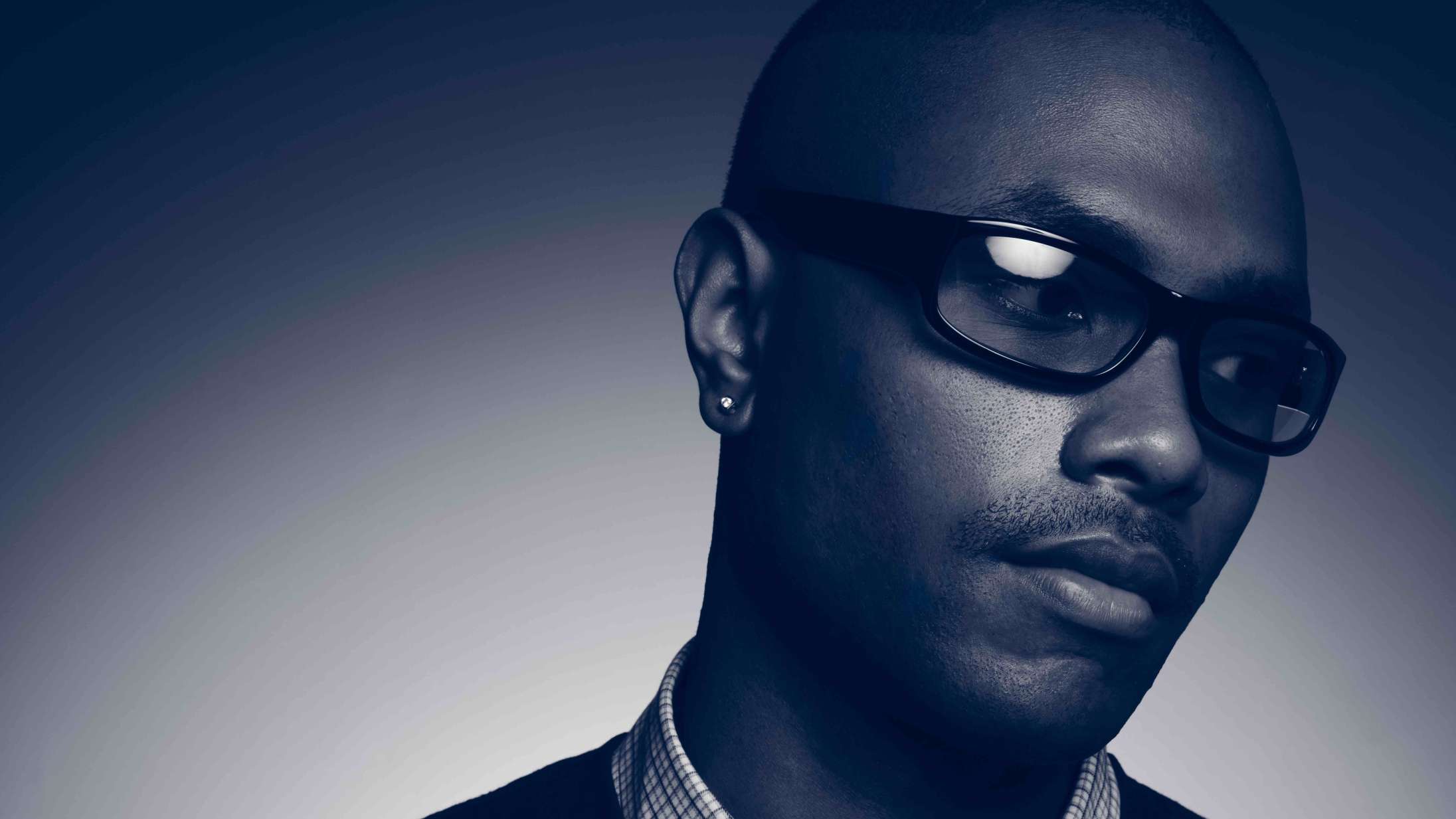 Steve Lacy udgiver første single i tre år – kalder det »så fantastisk« at blive disset af Drake