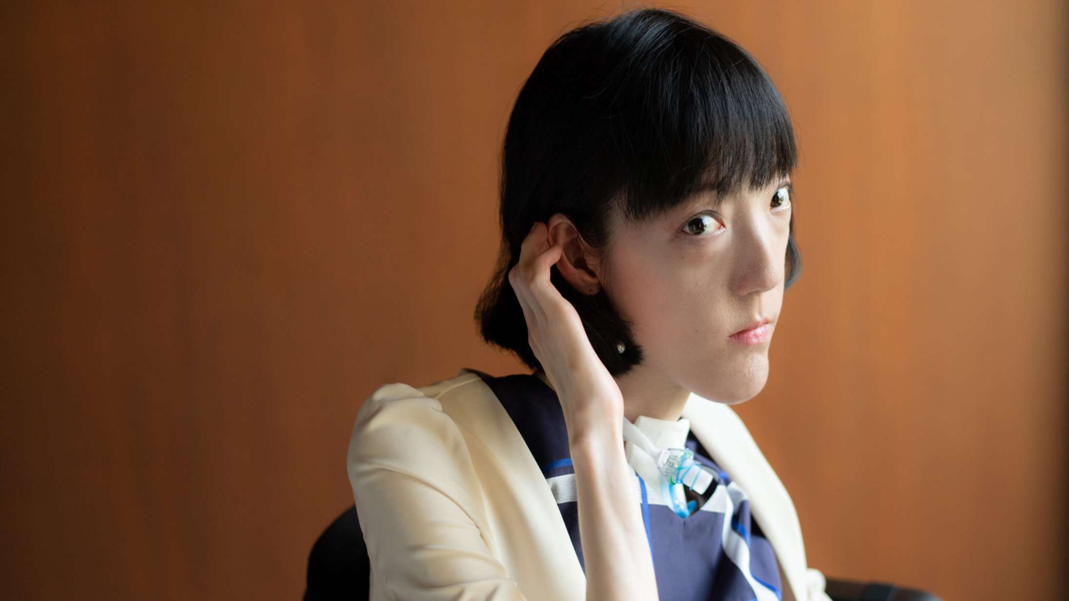 Spændvidden er stor i ’Pukkelryg’: fra pornoscener til pleje af en livstruende sygdom