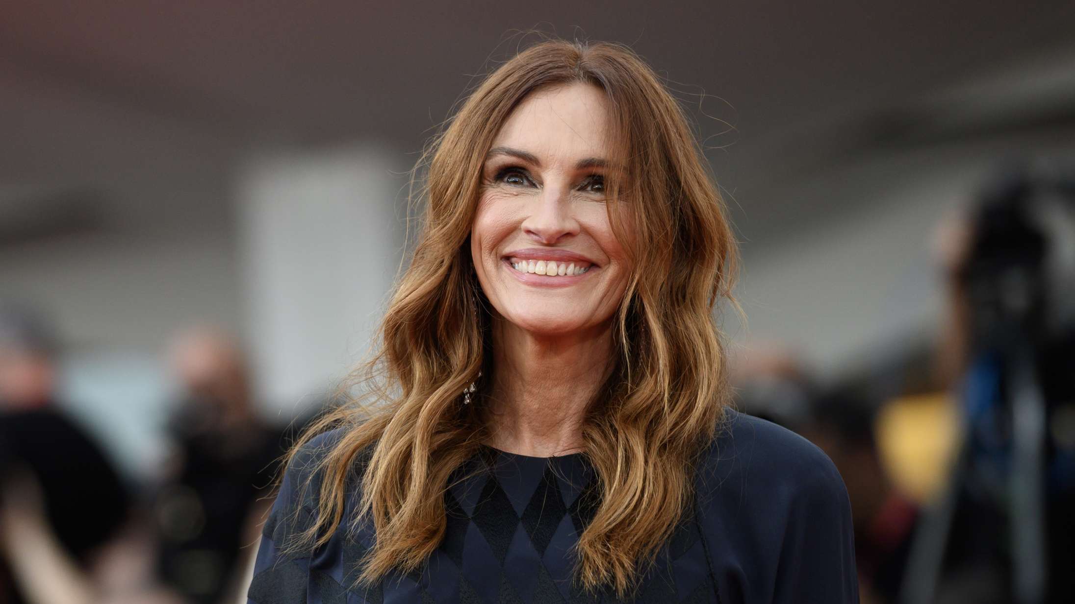 Julia Roberts stjal al vinderens opmærksomhed, da hun uddelte Golden Globe-pris – se øjeblikket