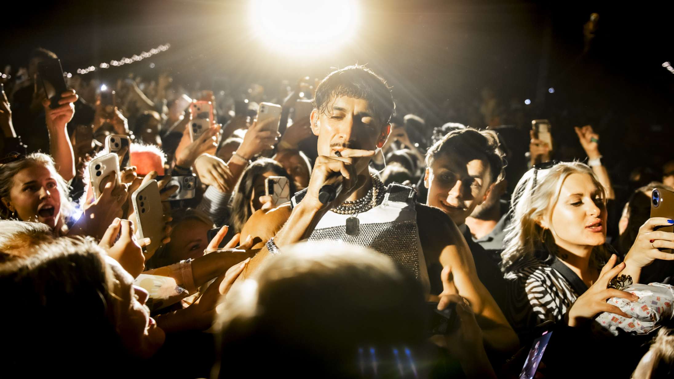 Her er de første 24 navne til Roskilde Festival 2026 – dansk natteshow på Orange Scene