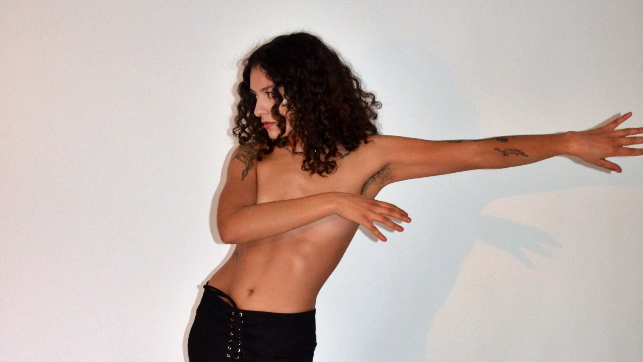 Julie Pavon har fundet styrke i sårbarheden: »Armene i vejret! Vi græder alle sammen!«