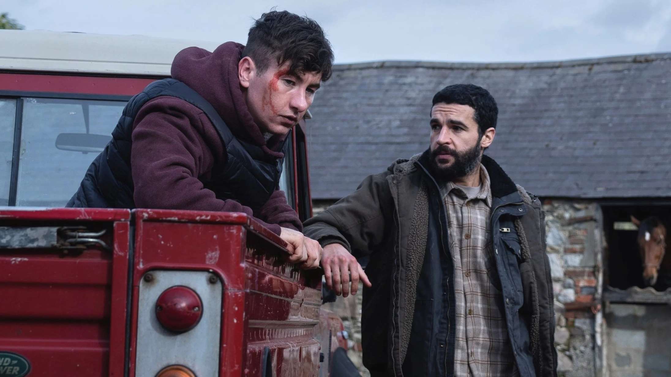 ’Bring Them Down’: To af tidens mest viltre skuespillere tørner sammen i nabostrid fra helvede