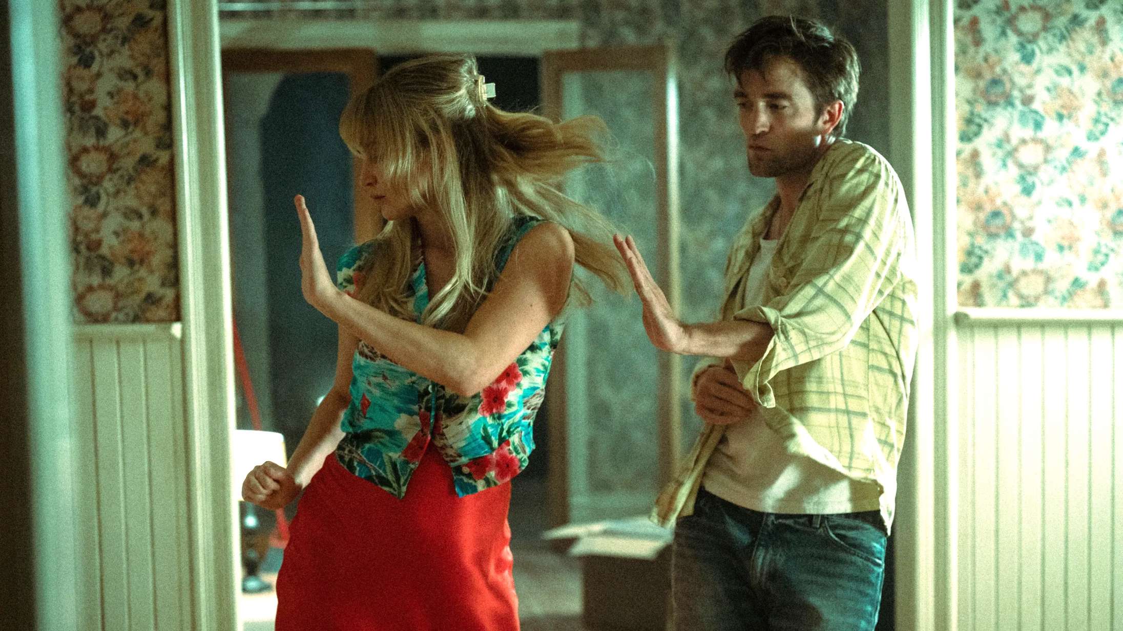 Jennifer Lawrence og Robert Pattinson kæmper med brutal psykose i ‘Die My Love’ – se første trailer