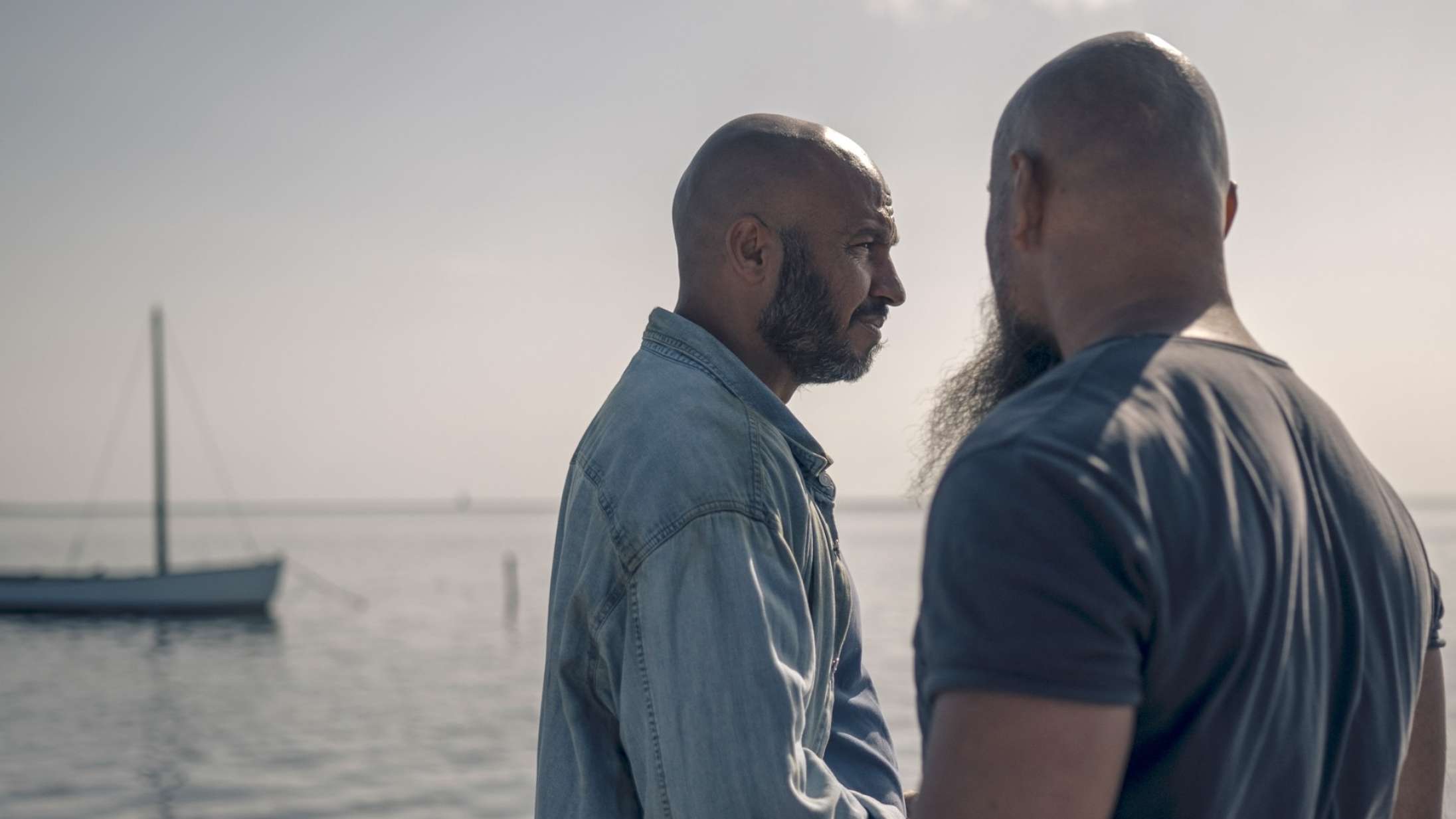 Dar Salim er PTSD-ramt soldat omgivet af ægte krigsveteraner i første trailer til ‘Herkules falder’