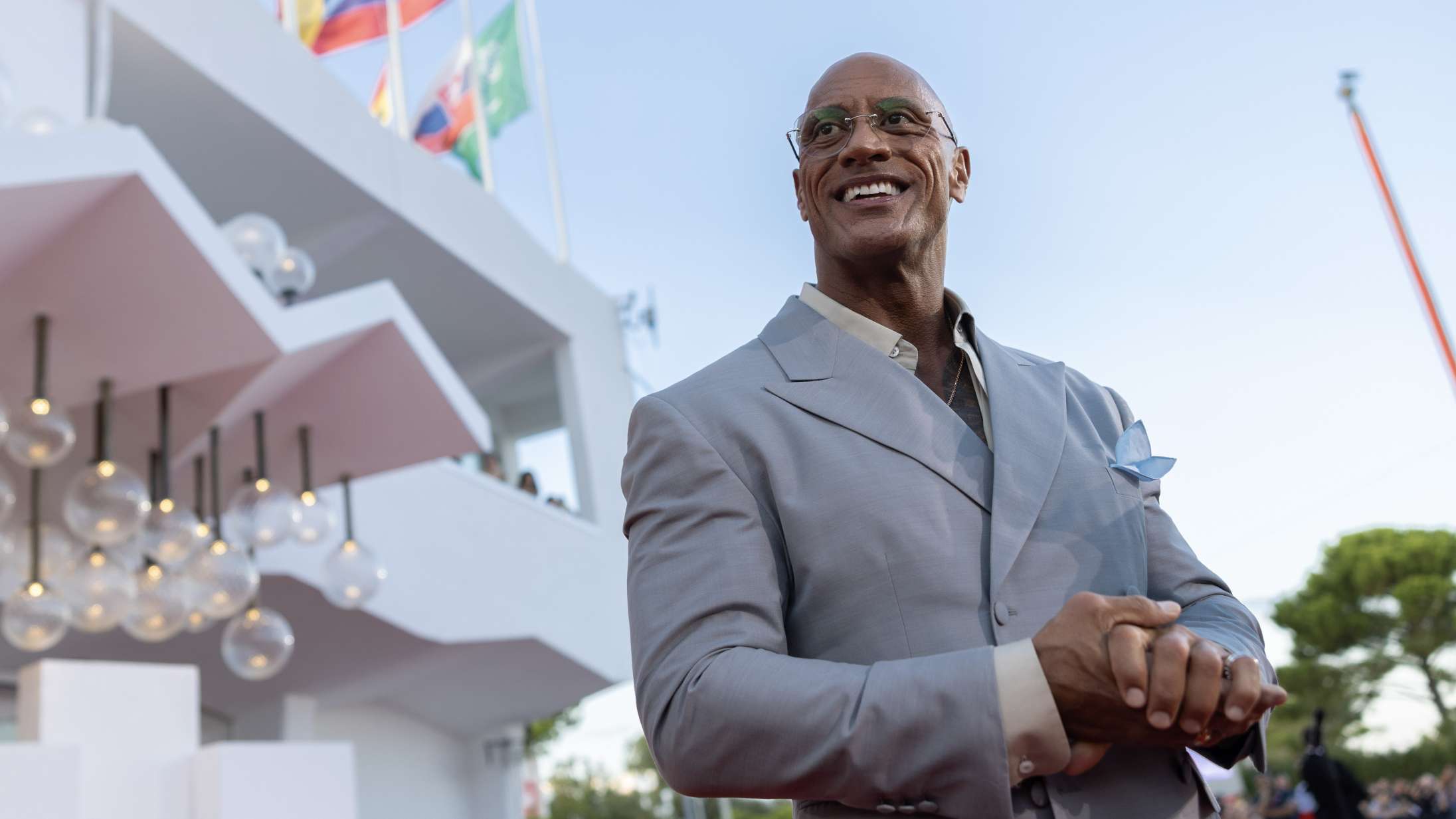 Dwayne Johnson og Benny Safdie fortsætter samarbejdet med bizar alienkomedie