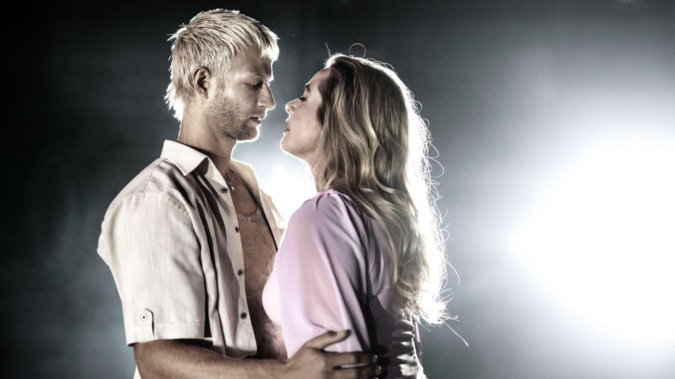 Biler bryder i brand, og hjerter fryser til is i eminente ‘Kasimir og Karoline’