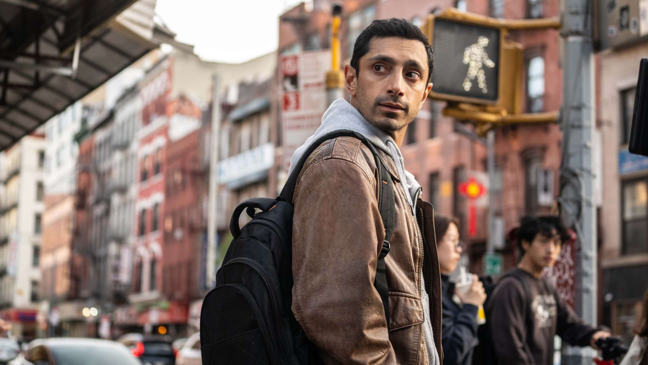 ’Relay’: Suspensefyldt thriller med Riz Ahmed er i familie med Coppolas 70’er-klassiker