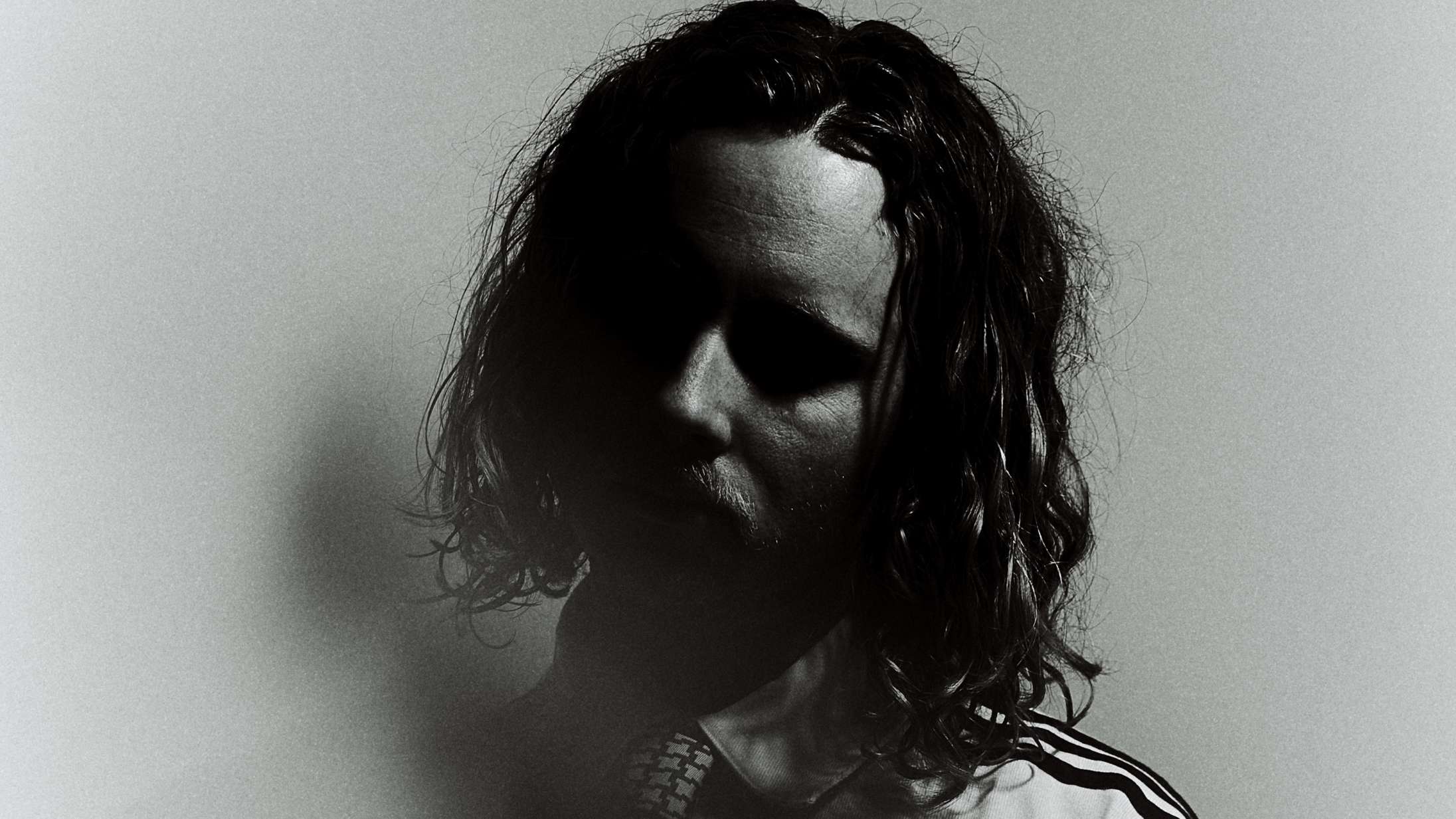 Premiere: Tusind.tanker vil konfrontere de store følelser – og store følelser kræver store armbevægelser