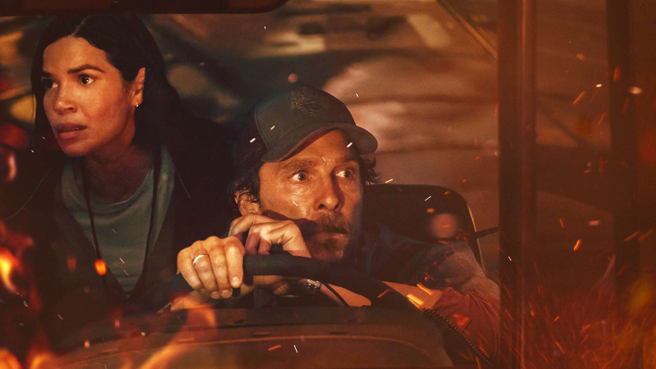 ’The Lost Bus’: Matthew McConaughey spiller over for sin søn og mor i stressinducerende overlevelsesfilm