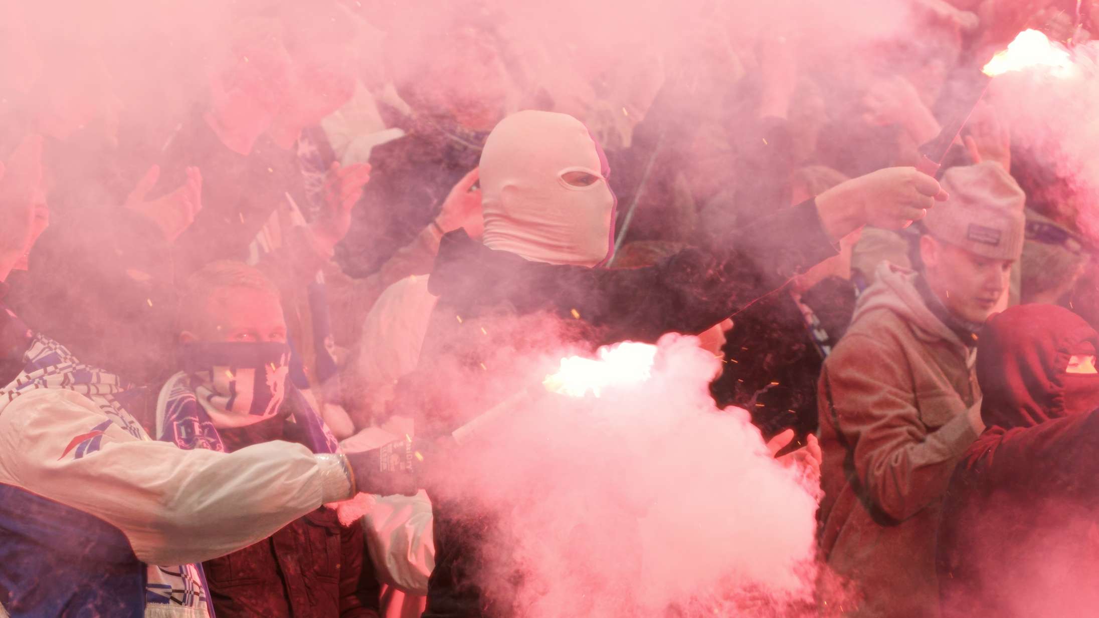 ’Ultras’: Biografaktuel dokumentar forherliger inkarnerede fodboldfans