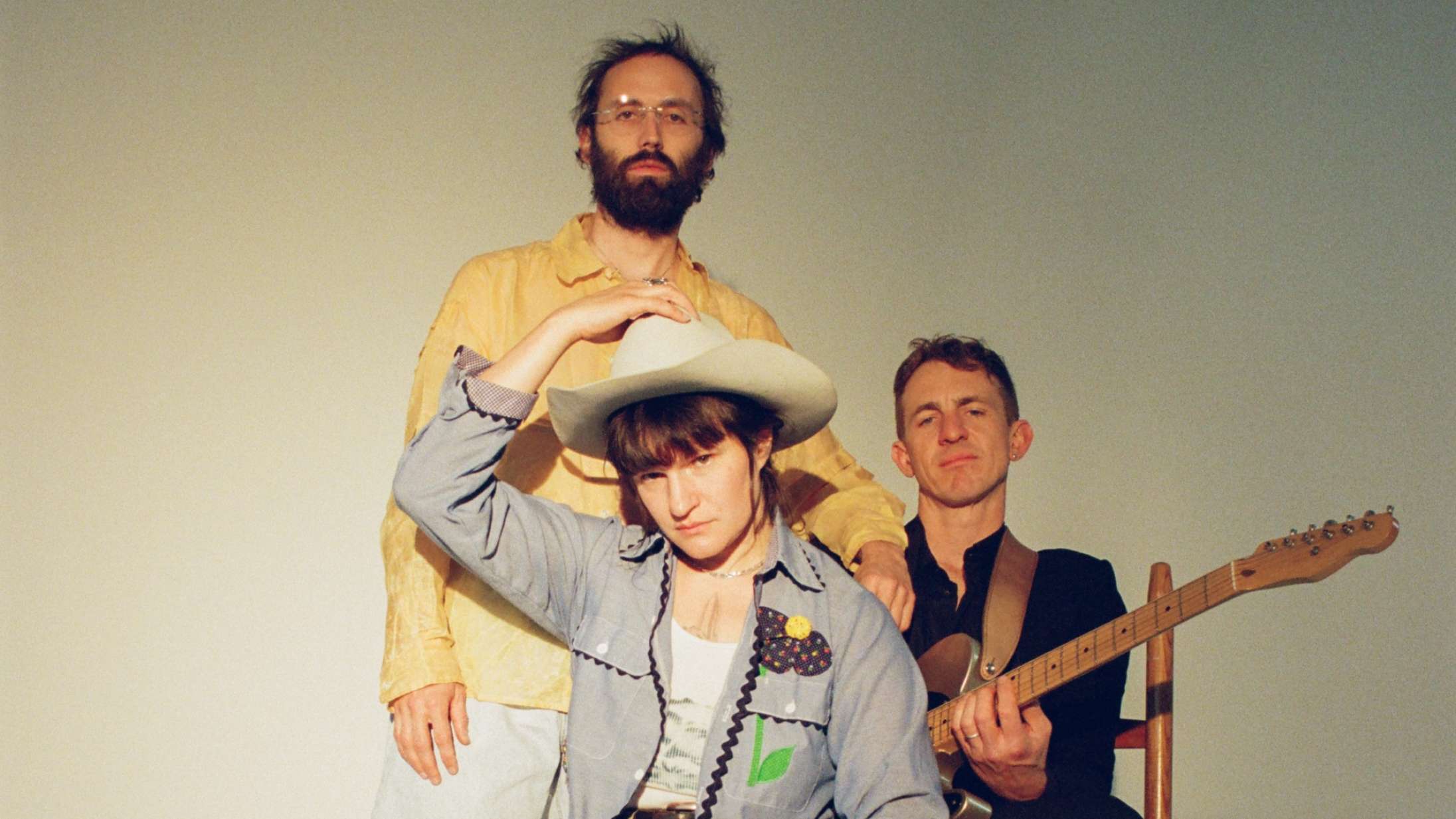 Big Thief overrasker med nyt tredobbelt album – spillede alle 29 sange live