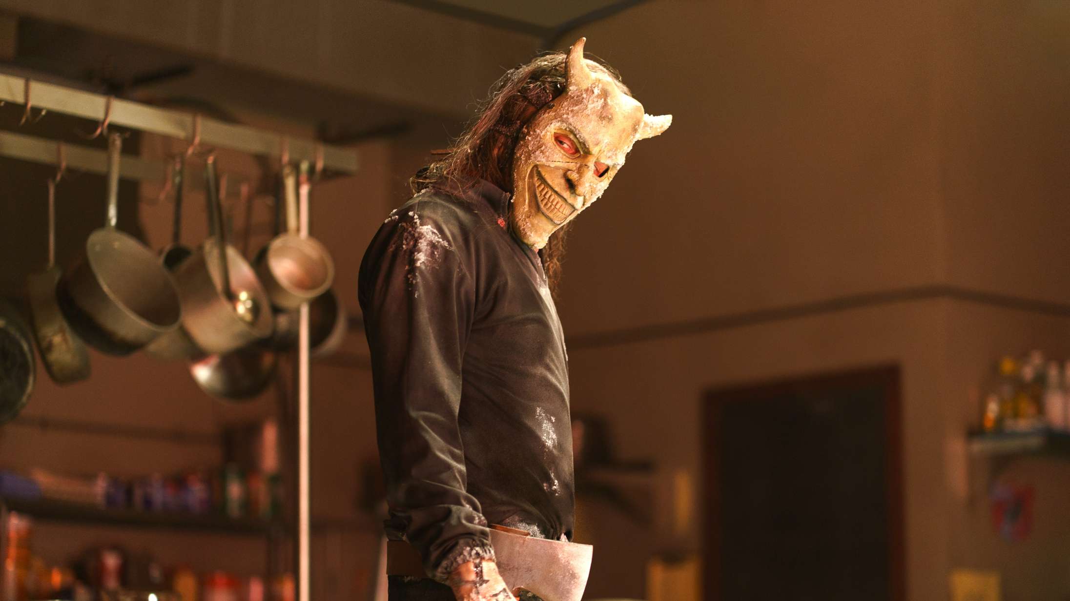 ’Black Phone 2’: Maskebærende Ethan Hawke er en fremragende sær galning i stilforvirret efterfølger