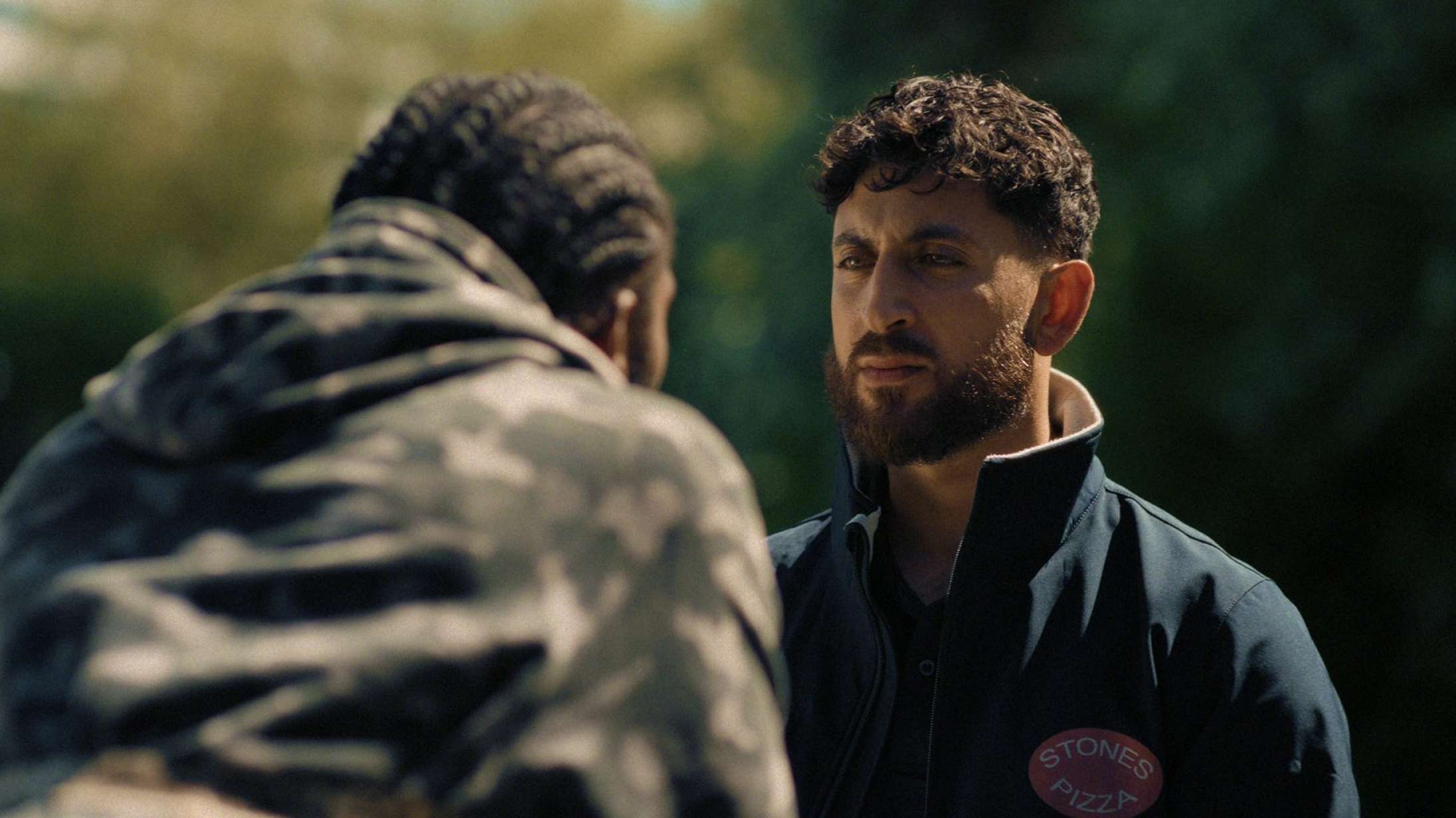 ’Familier i Norden’: Dansk debutserie pulserer af energi, vilje og passion – på rappende aarhusiansk