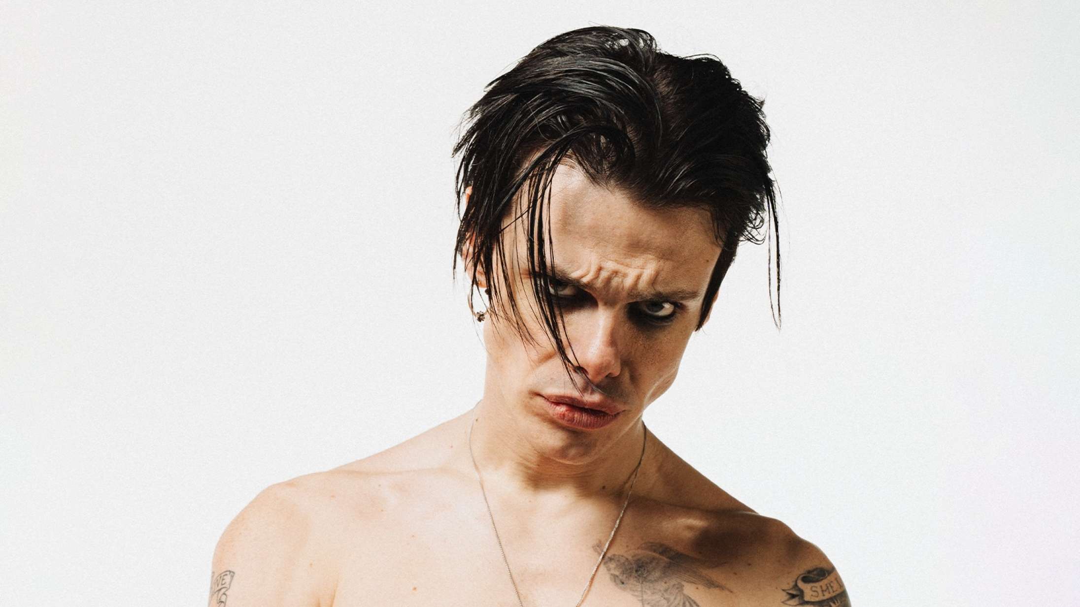 Yungblud troede, at Rod Stewart var hans bedstefar – nu svarer Stewart igen
