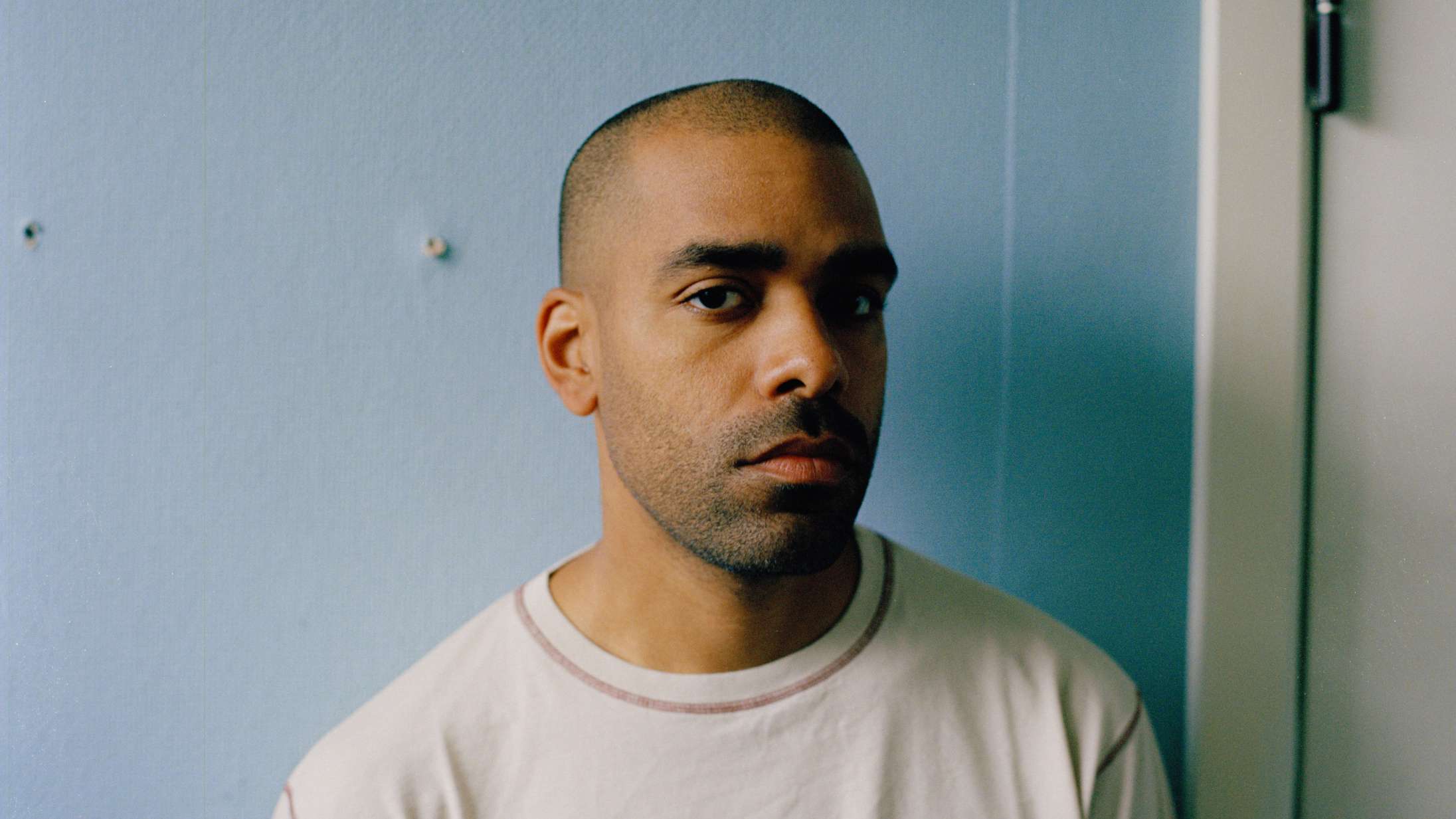 Hans Philip prøver nye stilarter af med næsten hvert nummer på ‘Honey’