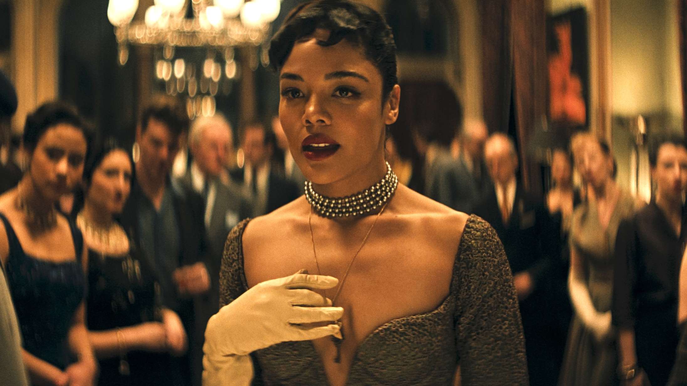 ’Hedda’: Hypet instruktør giver nordisk klassiker en vild og kaotisk queer-overhaling