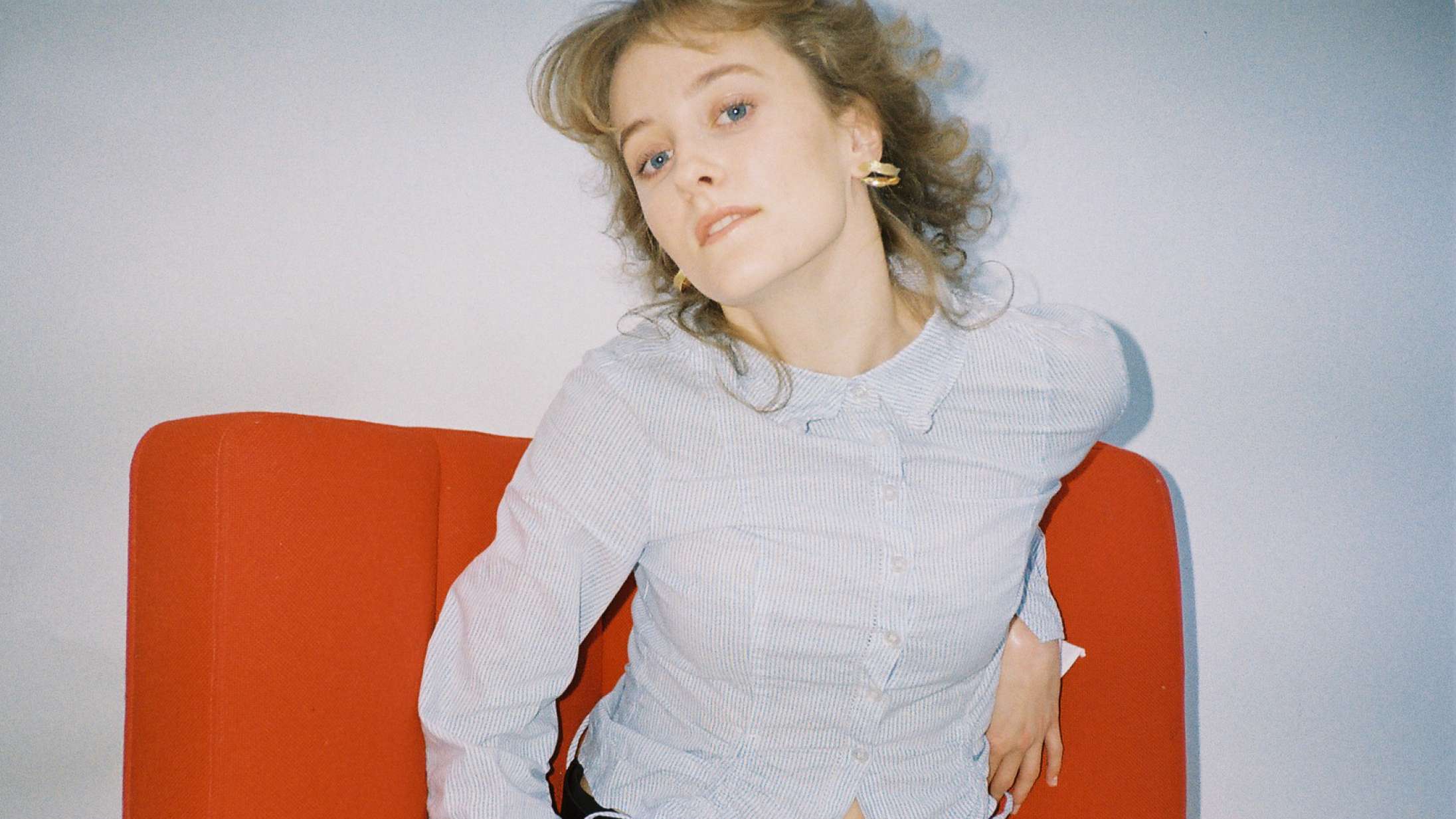 Premiere: Luanna Elises ‘Wasting Time’ lyder, som om den var livsnødvendig at skrive