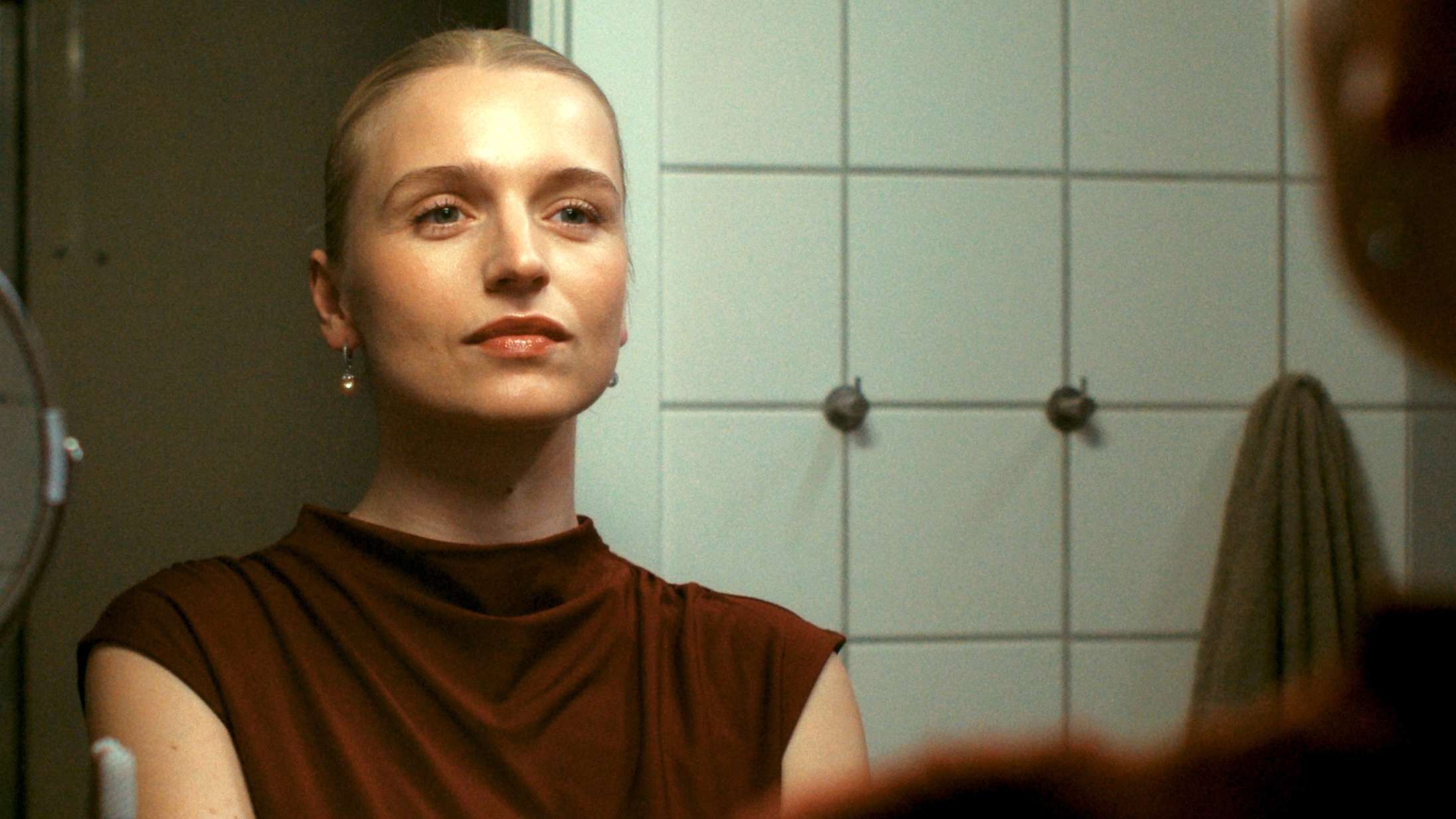 Clara Dessau får sin helt store chance i ny Netflix-serie. Men hun har lært sig selv ikke at drømme.