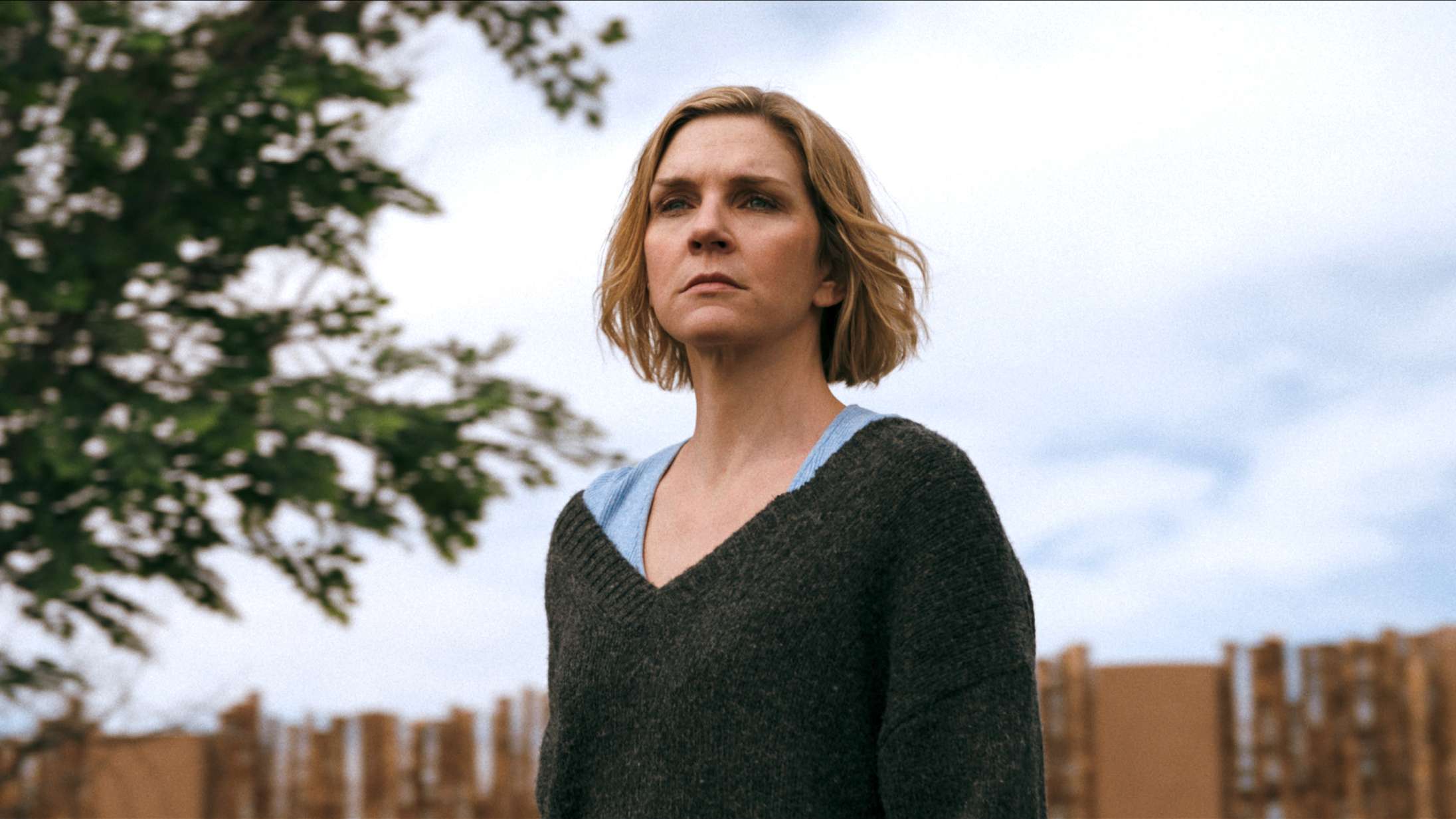 Se første fulde trailer til ‘Breaking Bad’-skabers nye mystiske sci-fi-serie ‘Pluribus’