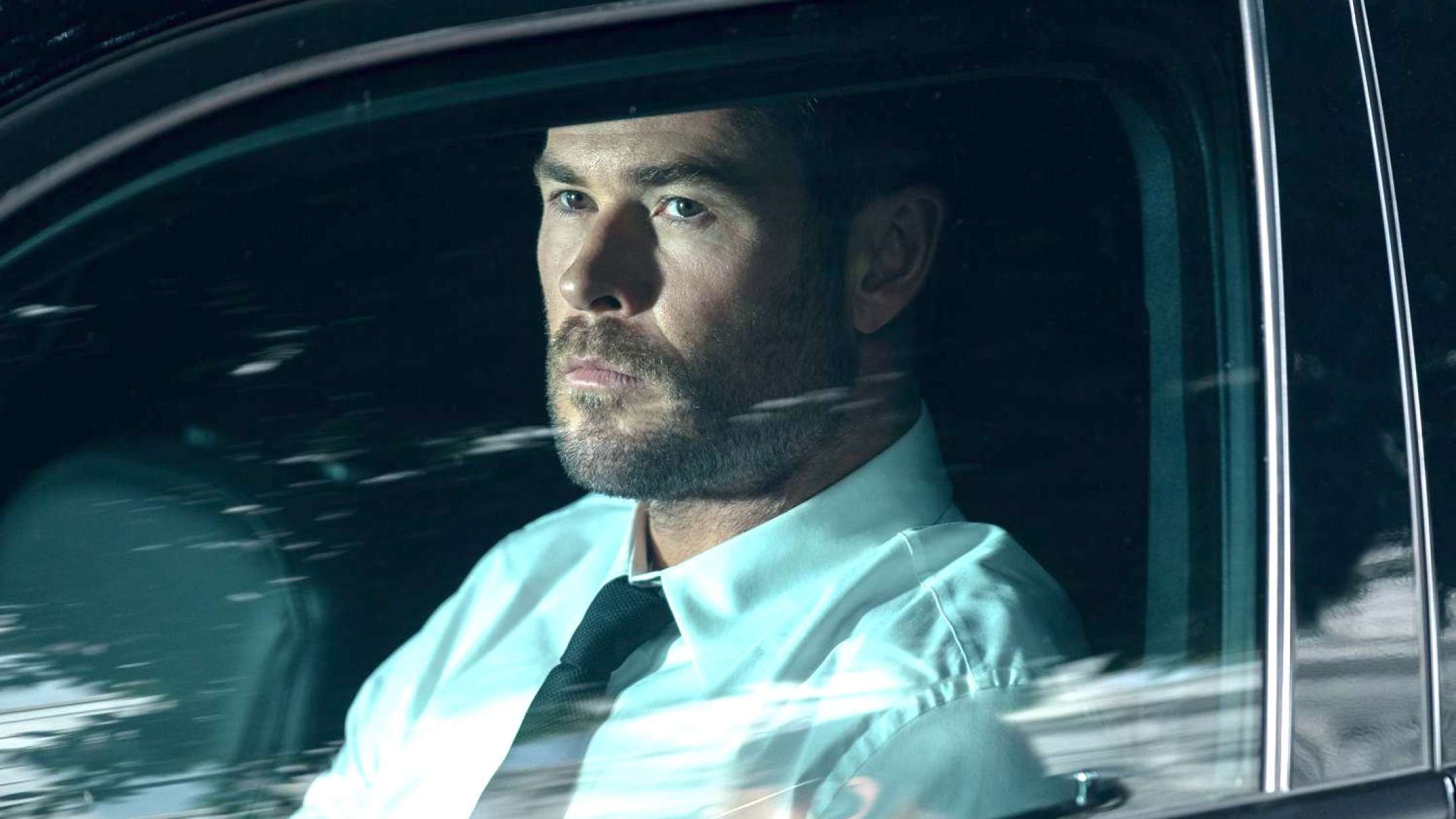 Chris Hemsworths mestertyv satser hele butikken i den stjernespækkede thriller ‘Crime 101’ – se traileren
