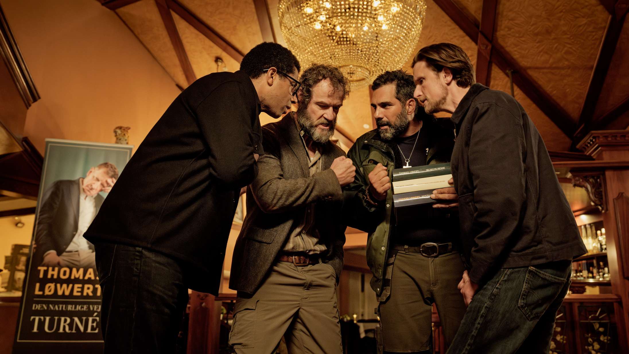 Mikkel Boe Følsgaard synes kvinder har fået for mange rettigheder i traileren til ‘Mand op!’