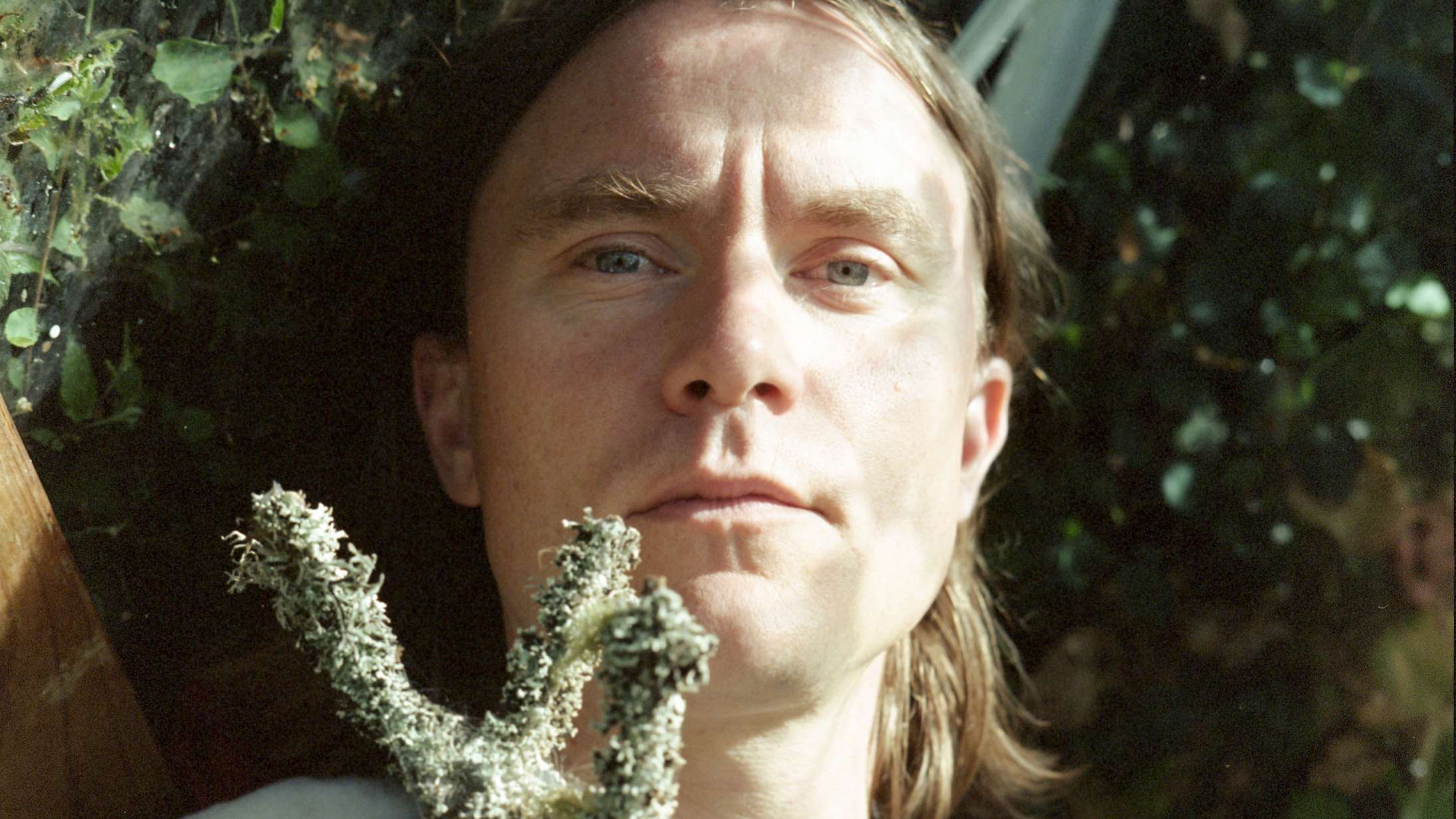 Bisses ‘Familiealbummet’ er en magtdemonstration med hvide flag