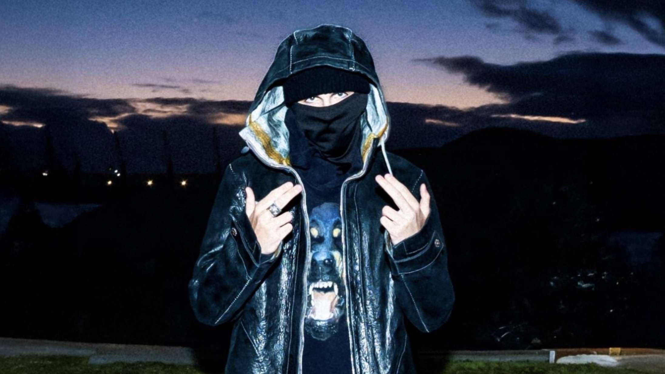 To af tidens mest hypede rapstjerner har optaget ny musikvideo i Drakes hjem