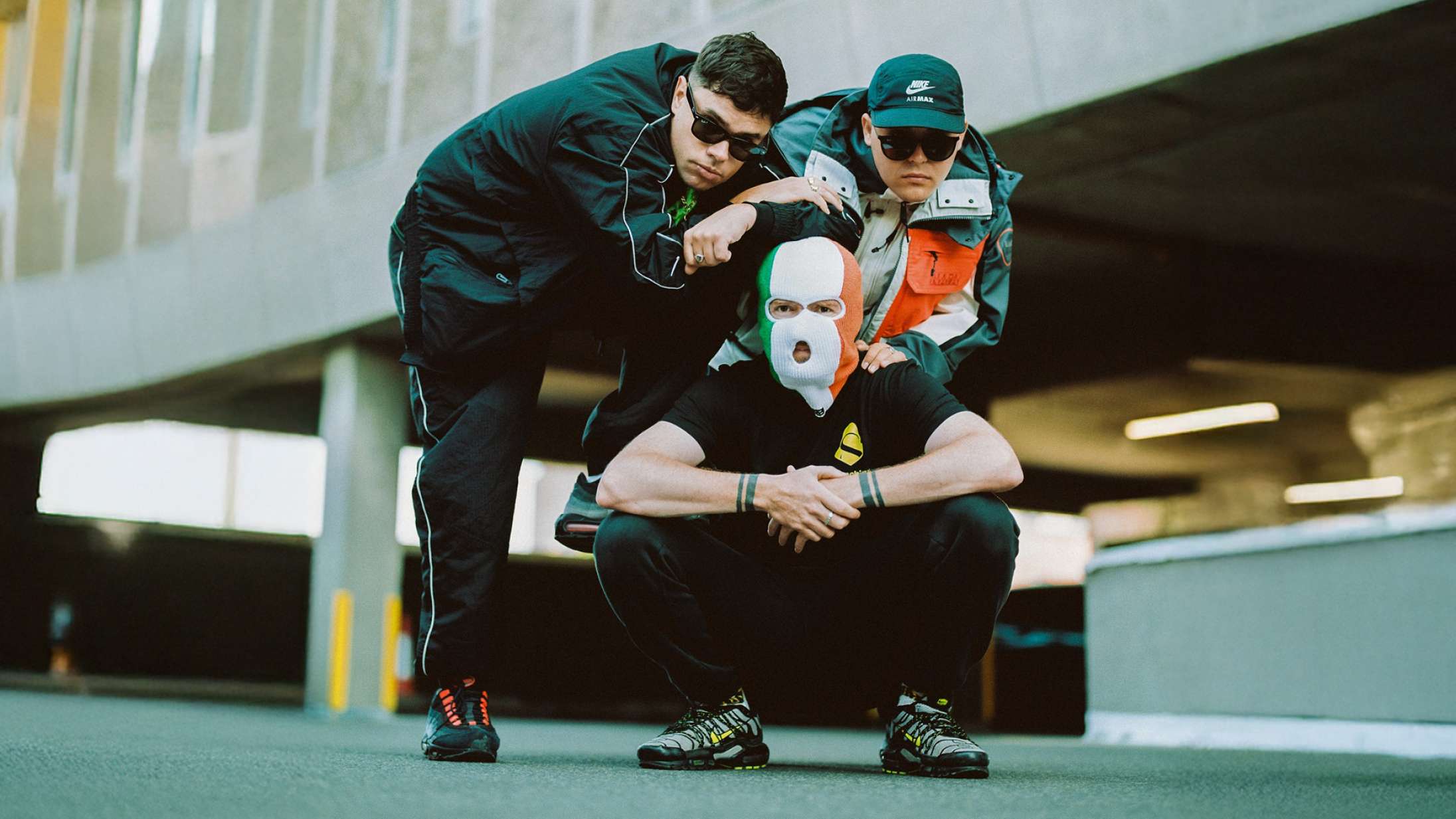 Den britiske regering genoptager terrorsag mod Kneecap-rapper