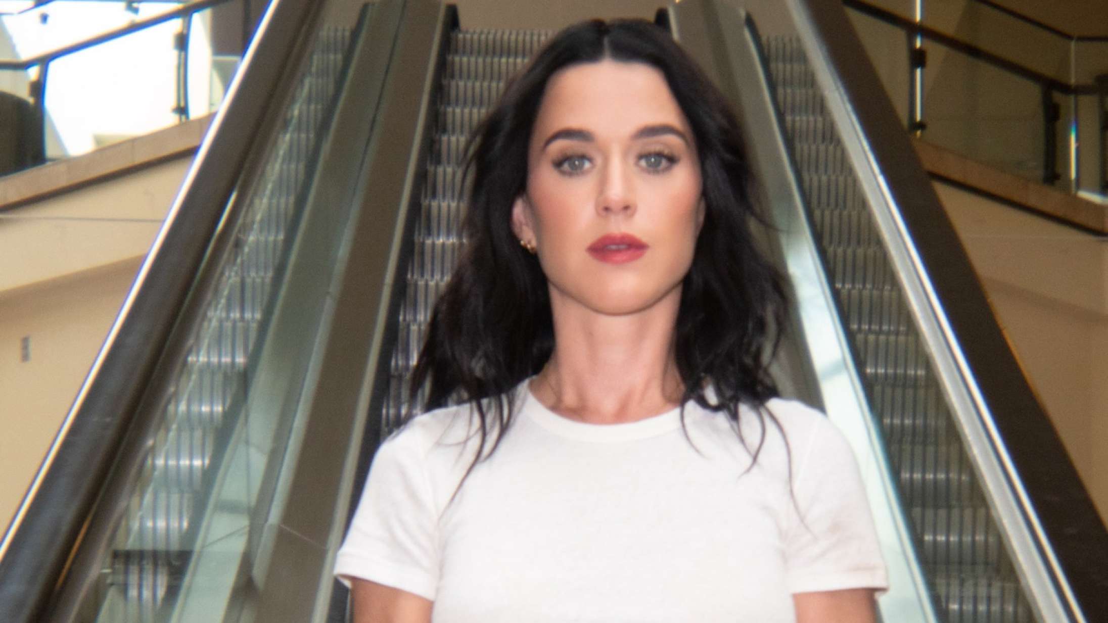 For første gang i lang tid lyder Katy Perry som om, at hendes musik betyder noget