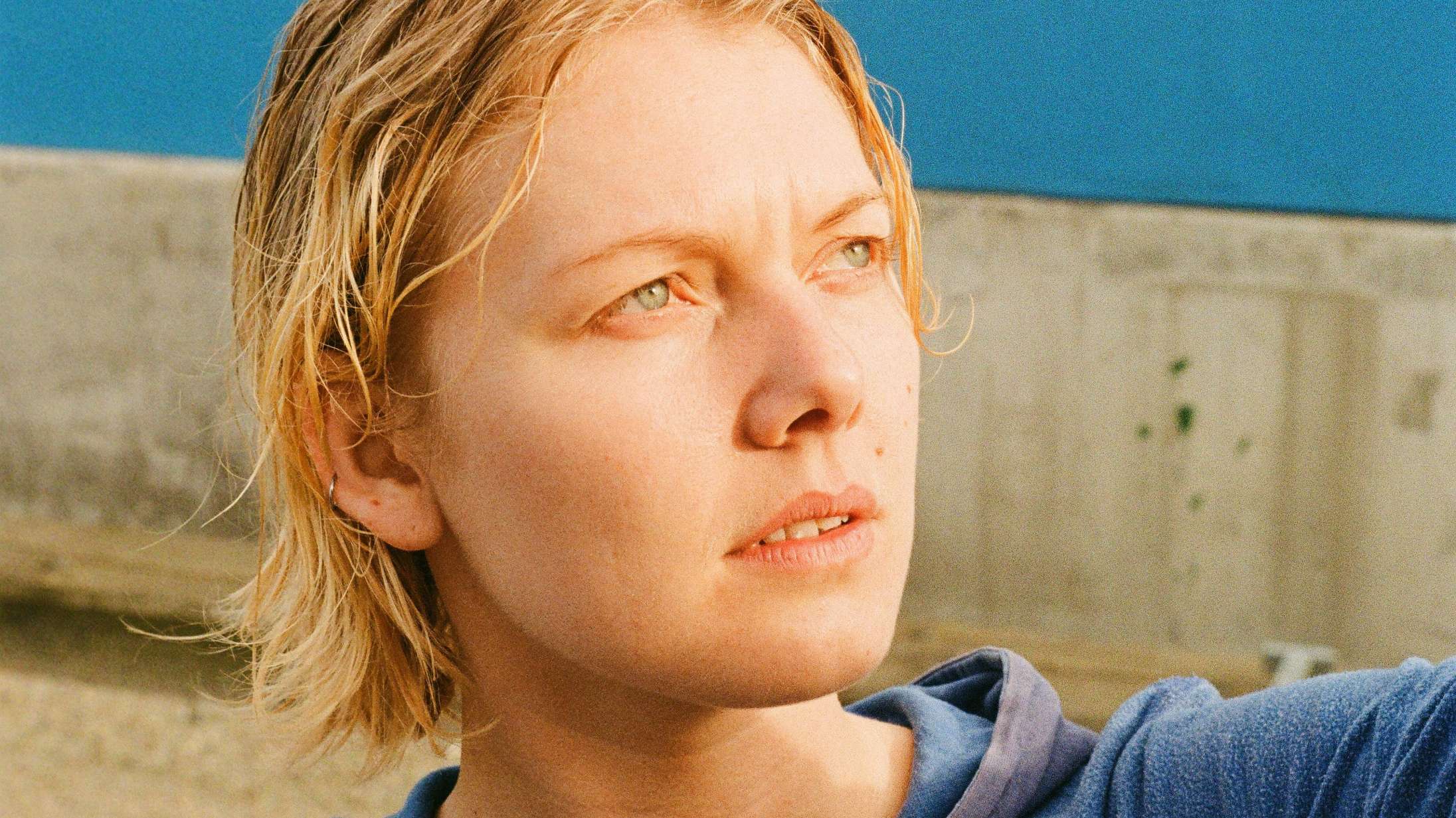 De bedste album, vi har hørt den seneste måned: Endelig (!) solodebuterer sidste medlem af savnet dansk trio