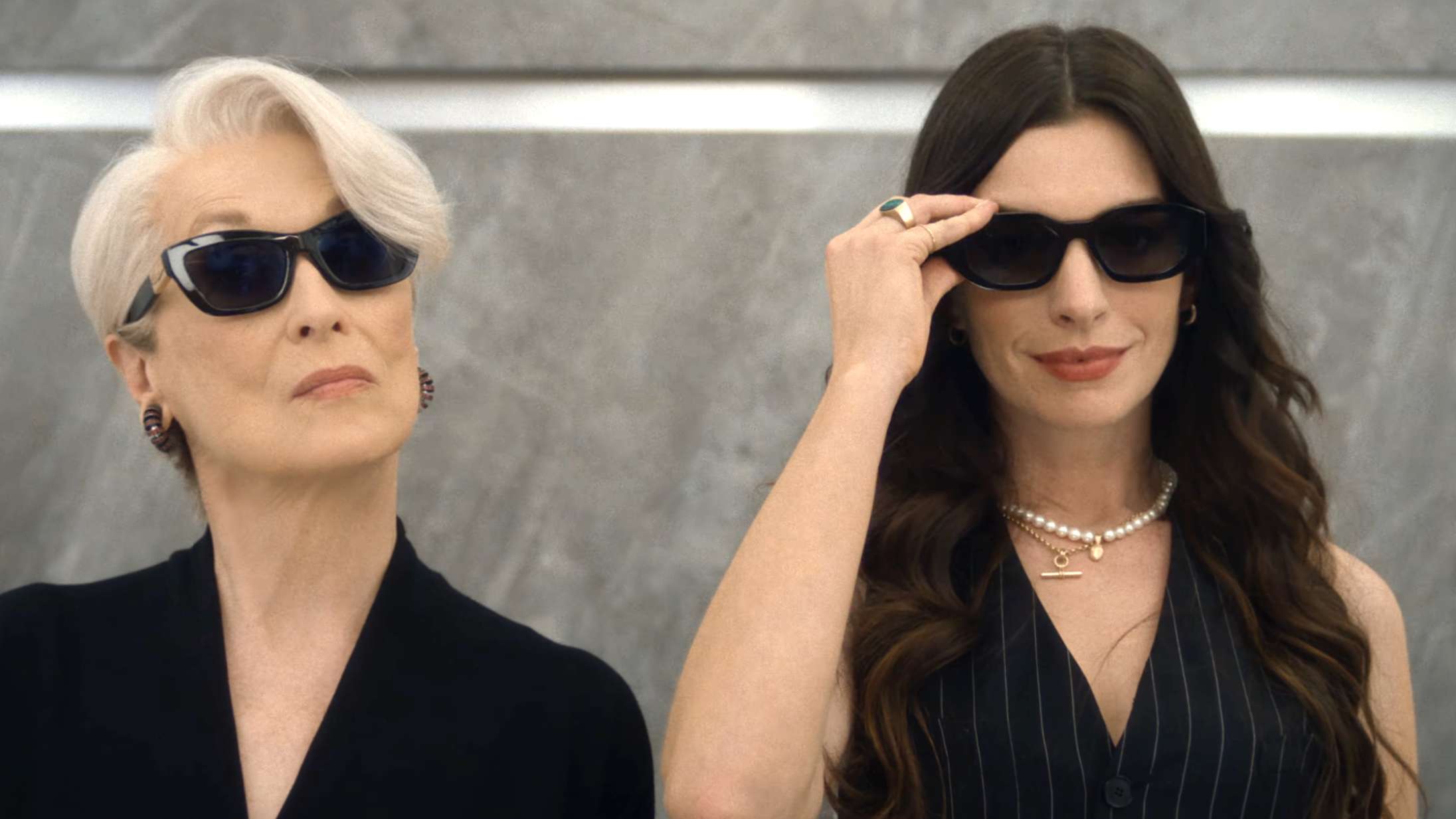 Anne Hathaway og Meryl Streep genforenes i første teaser fra ‘The Devil Wears Prada 2’