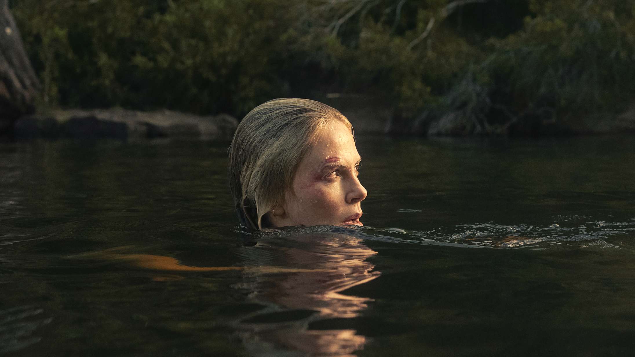 Seriemorder jagter Charlize Theron i første trailer til Netflix-thrilleren ‘Apex’