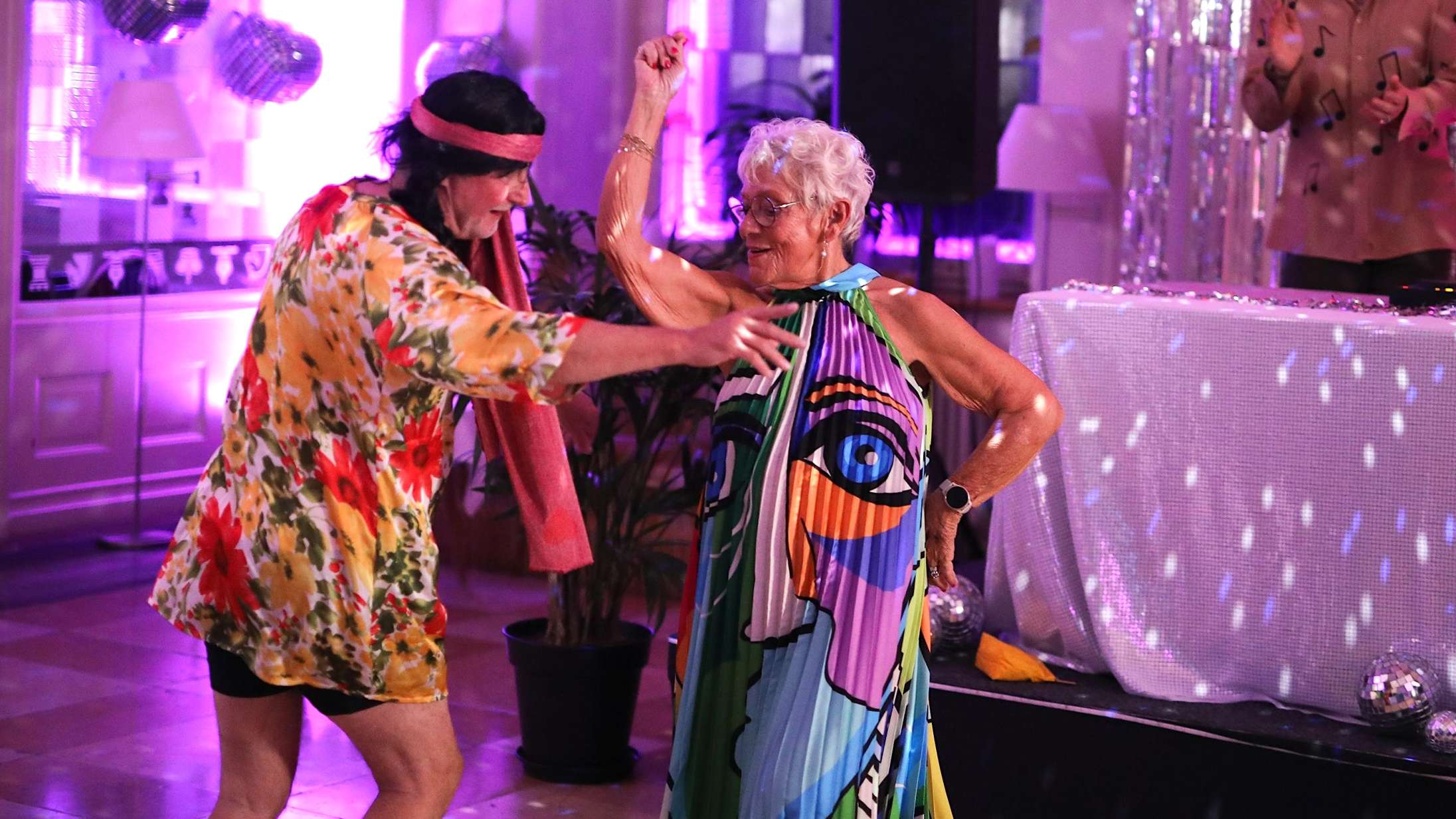 Jeg græder aldrig. Men DR’s bedste datingprogram ever fik krammet på mig.