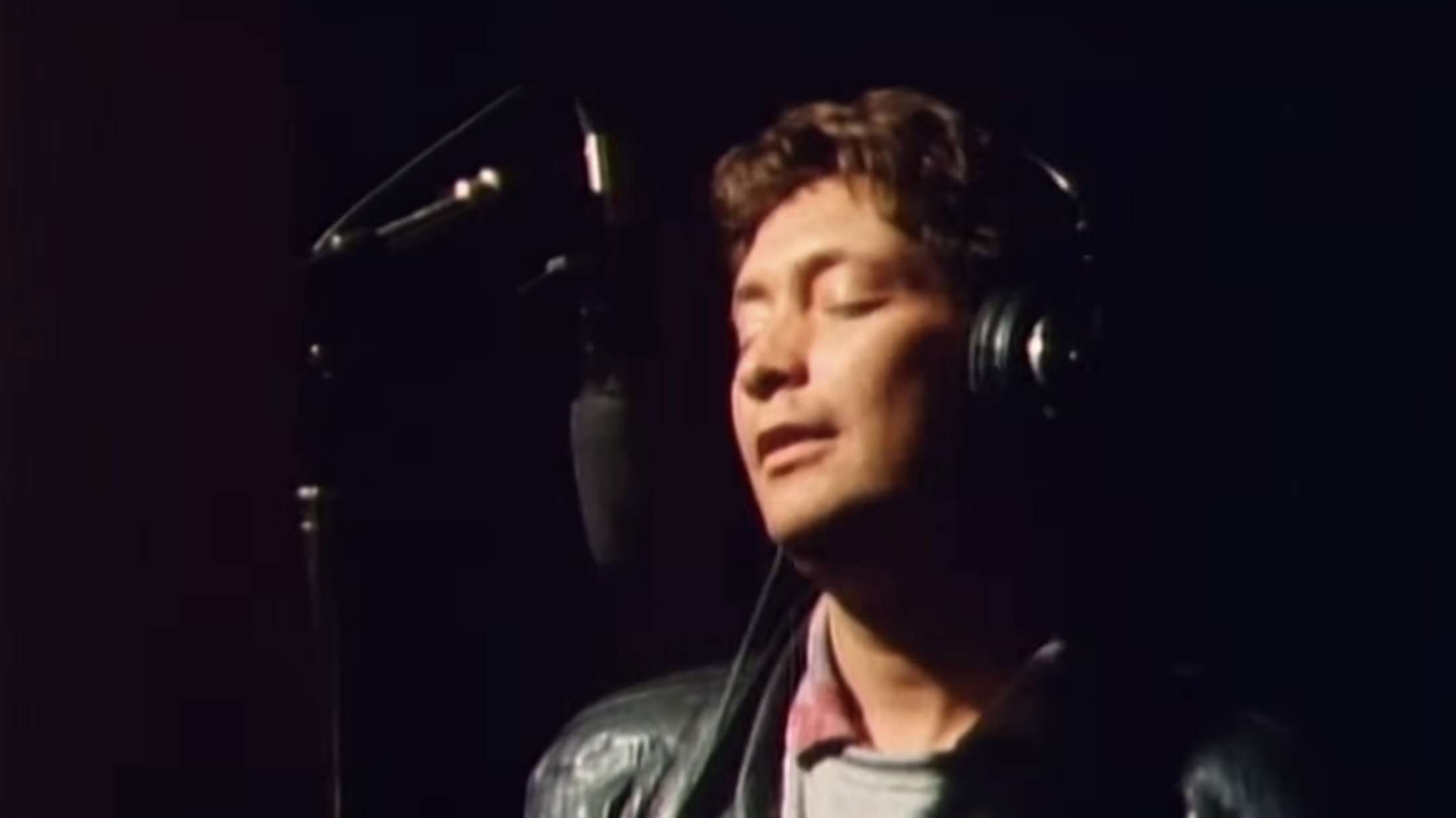 Manden bag julehittet ‘Driving Home for Christmas’ er død