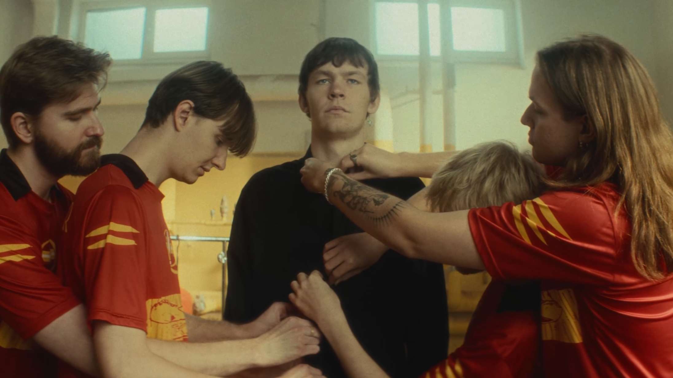 Premiere: Von Quars nye musikvideo er en hyldest til det liv, der ikke bliver fremhævet på LinkedIn