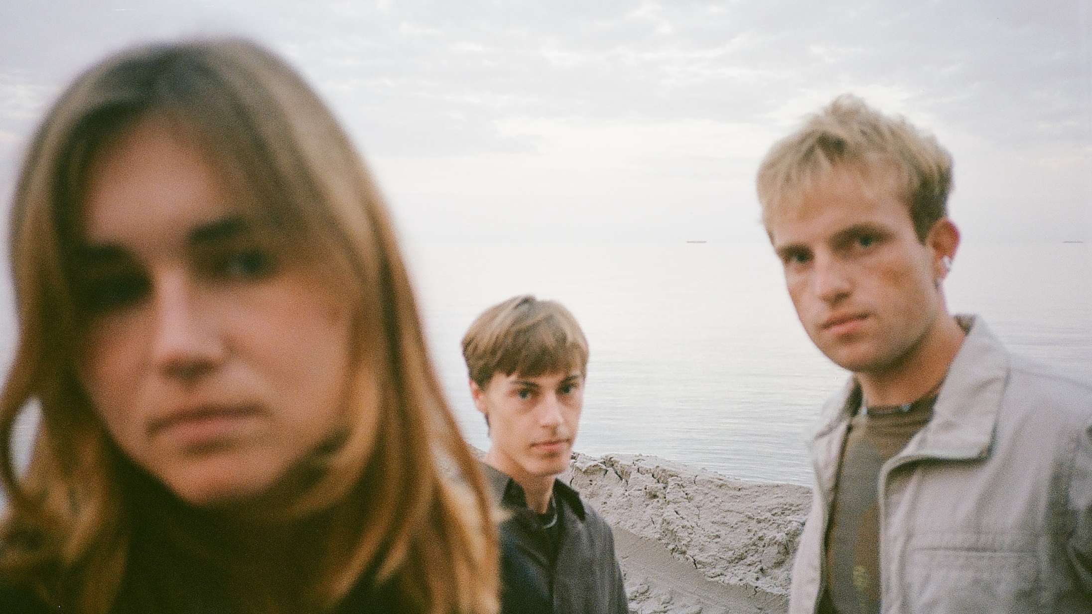 Kayaks ‘Ind i solen’ er som at blive tørretumblet ind i livets mest hudløse øjeblikke