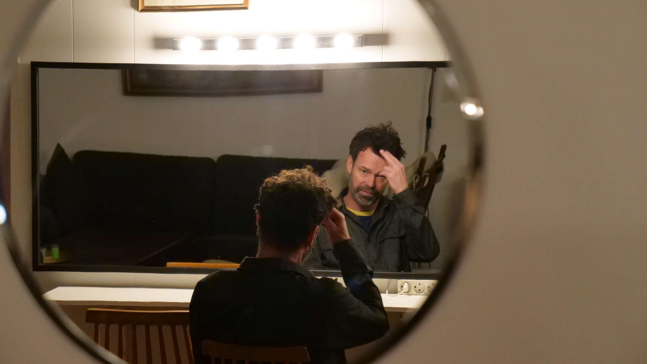 ’Mick Øgendahl – bag grinet’: Ny TV 2-dokumentar kradser i overfladen af komikerstjernens smerte