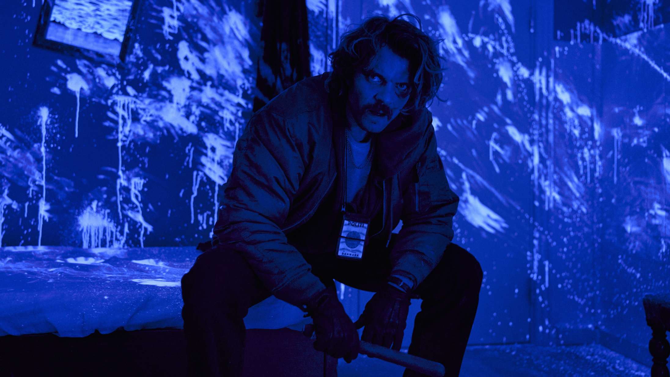 ’Slangedræber’: Hæsblæsende politiserie med fortræffelig Pilou Asbæk underholder fra start til slut