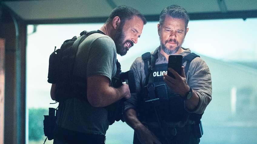 ’The Rip’: Matt Damon og Ben Affleck genforenes i skuffende ...