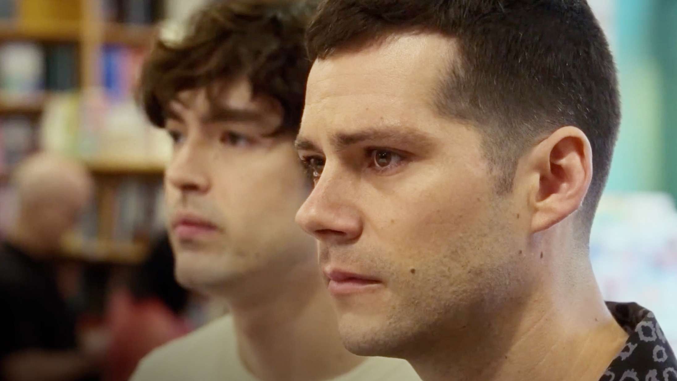 ’Twinless’: Efter et twist udvikler filmen sig til et queer svar på ’Fleabag’