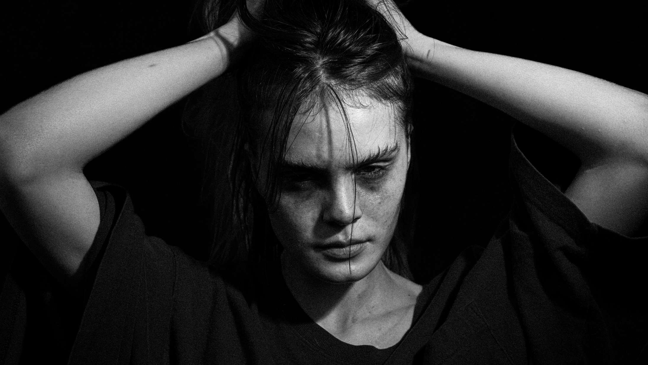 Danmarksaktuelle Sofia Isella er den ultimative fuckfinger til en mandsdomineret kultur