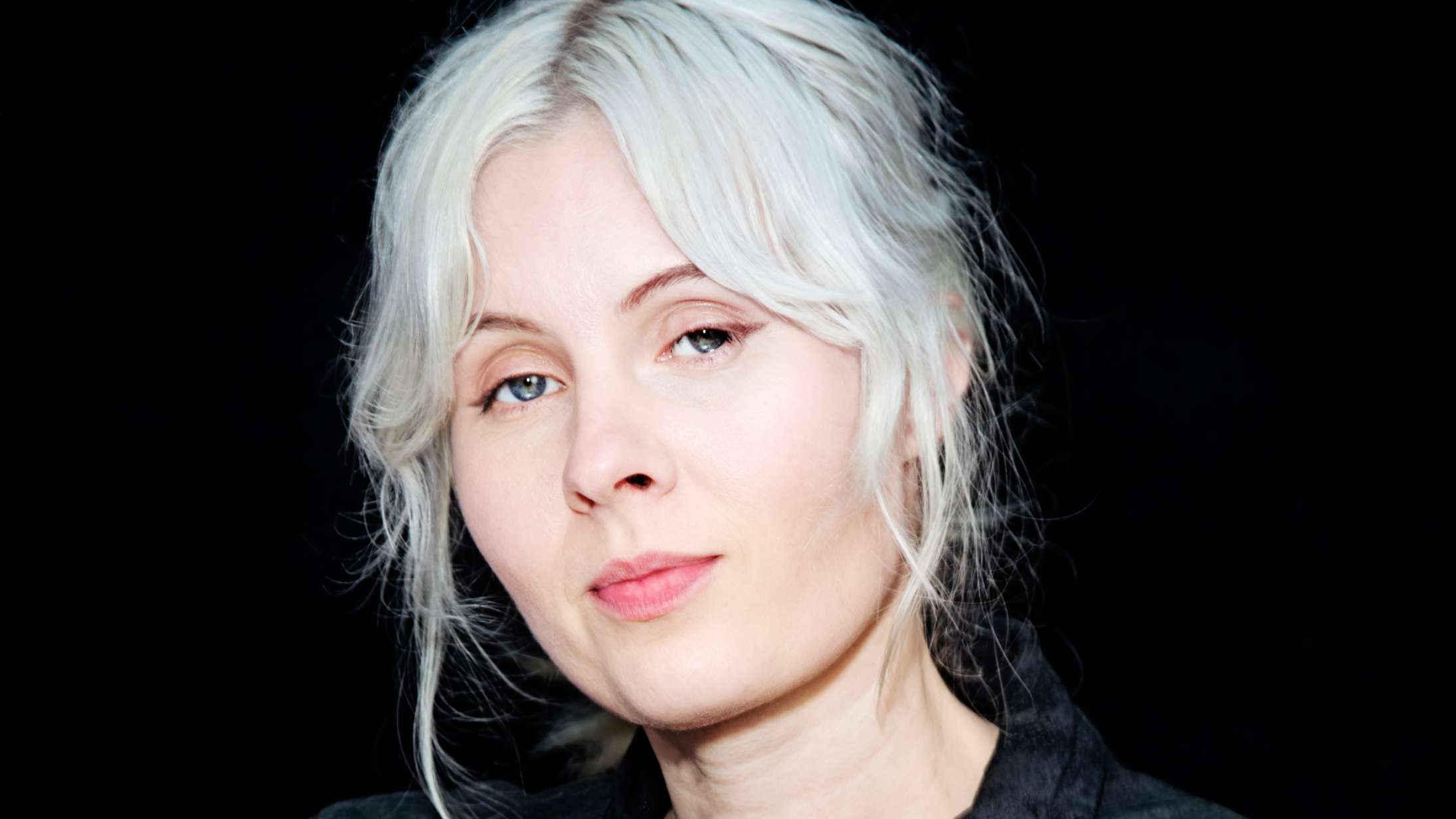 Lad os hylde de danske musikere, der stadig tør synge på engelsk. For de har aldrig haft sværere kår