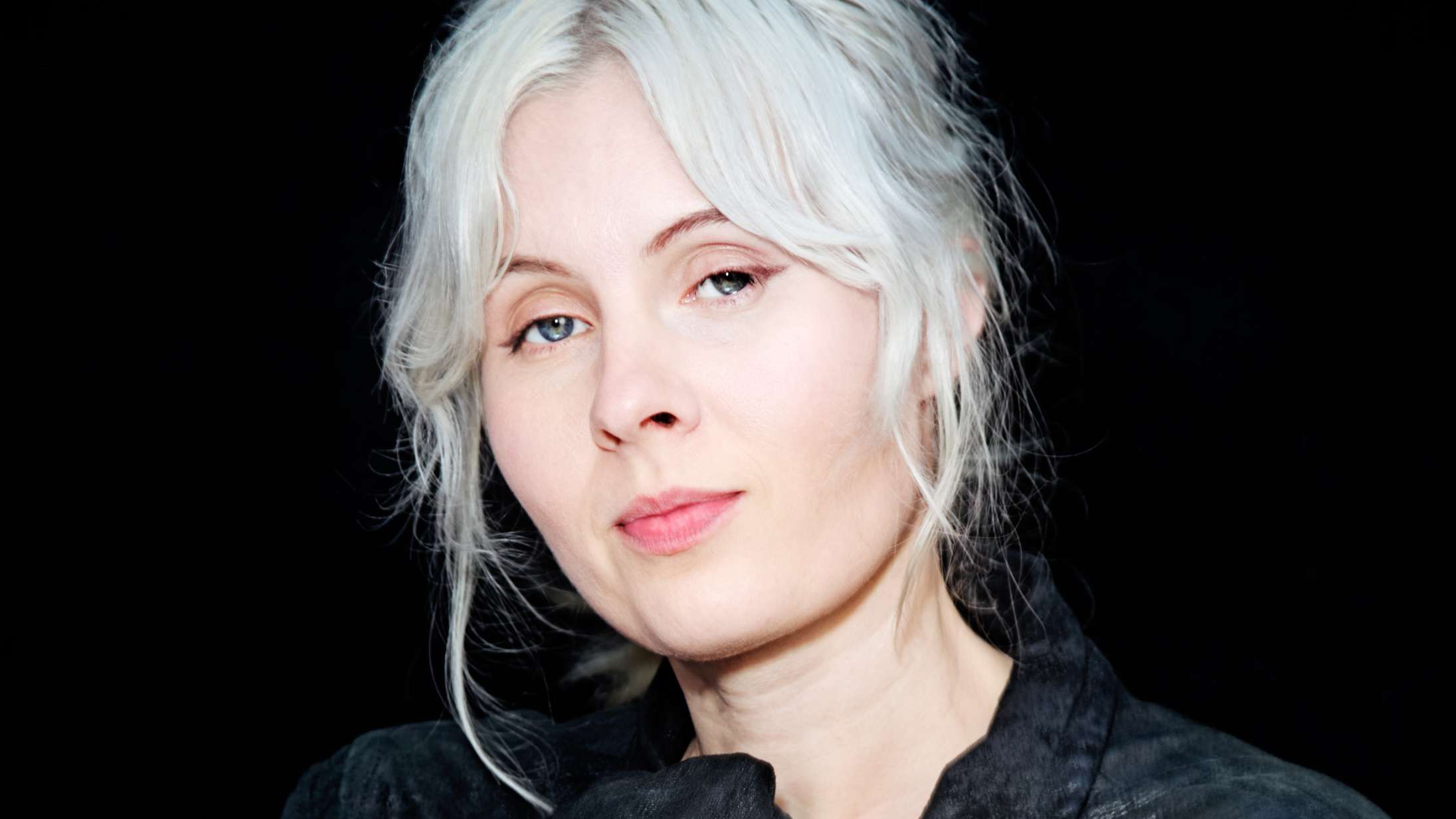 Lad os hylde de danske musikere, der stadig tør synge på engelsk. For de har aldrig haft sværere kår