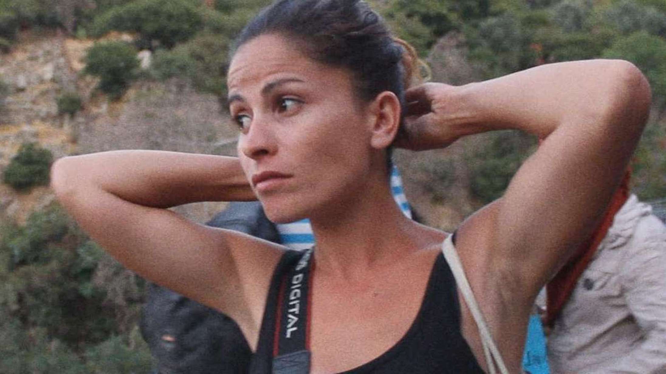 ’Little Sinner’: Dansk debutant spejler sig i verdens smerte i rå dokumentarfilm