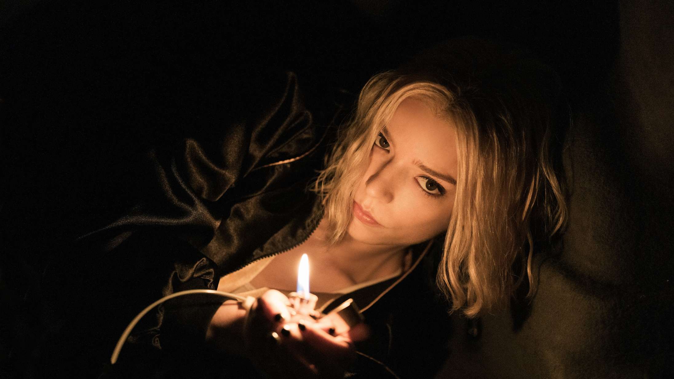 Anya Taylor-Joy er kriminel på flugt i hæsblæsende trailer til krimiserien ‘Lucky’